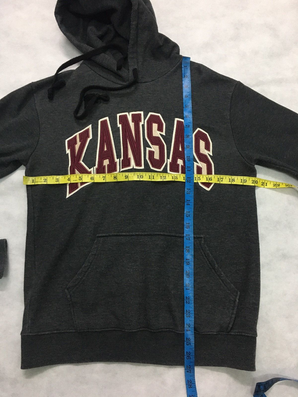 Vintage KANSAS SPELL OUT EMBROIDERED HOODIE Size US M / EU 48-50 / 2 - 5 Thumbnail