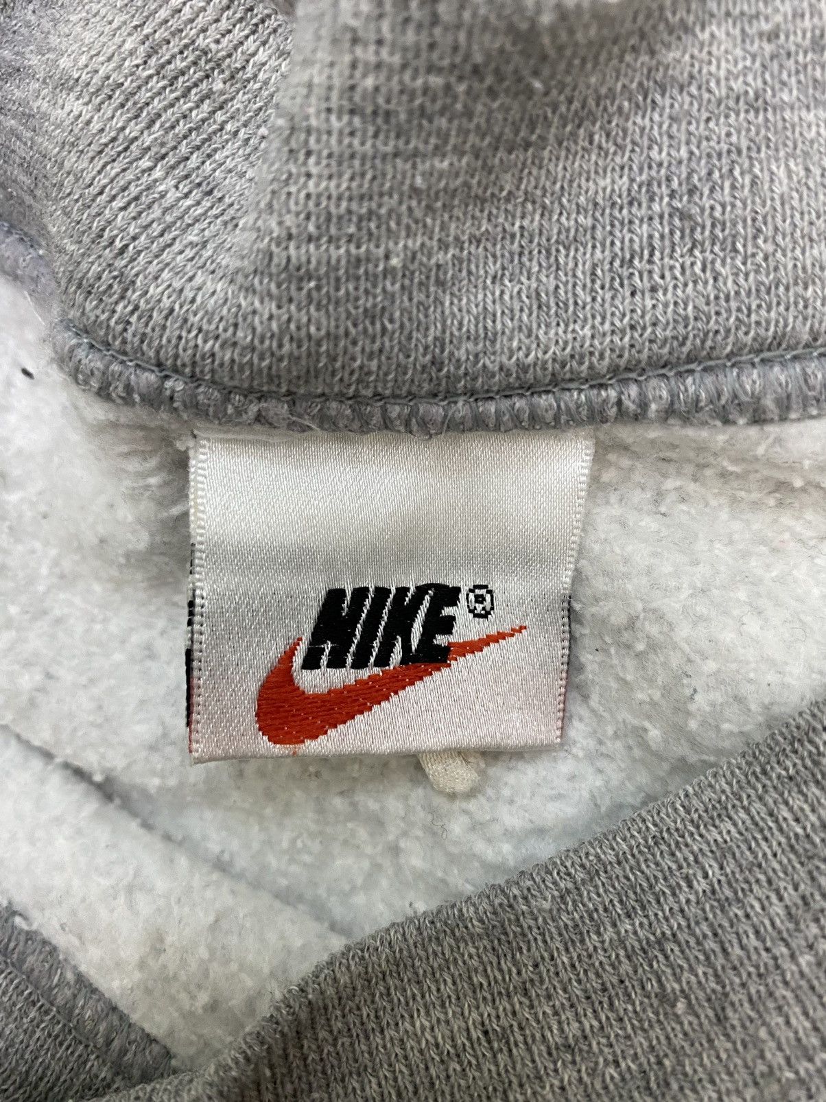 Nike Vintage Nike Small Swoosh Thin Sweatshirt Size US M / EU 48-50 / 2 - 5 Thumbnail
