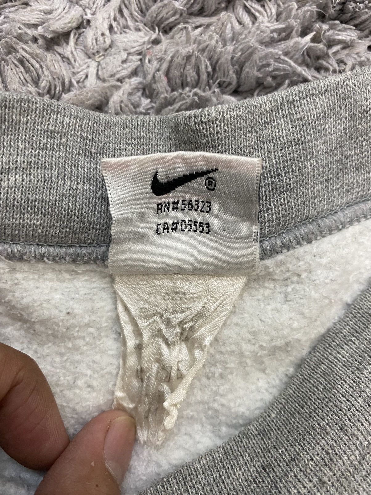 Nike Vintage Nike Small Swoosh Thin Sweatshirt Size US M / EU 48-50 / 2 - 6 Thumbnail