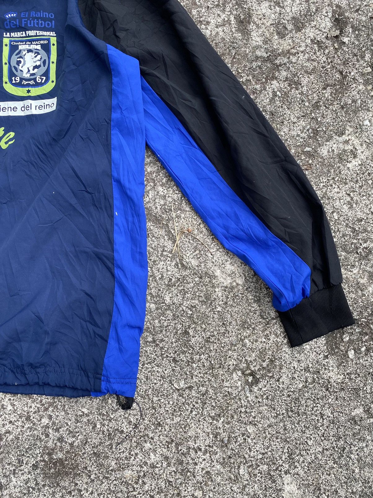Vintage Cludad de Madrid Kelme Pullover Windbreaker Size US L / EU 52-54 / 3 - 7 Thumbnail