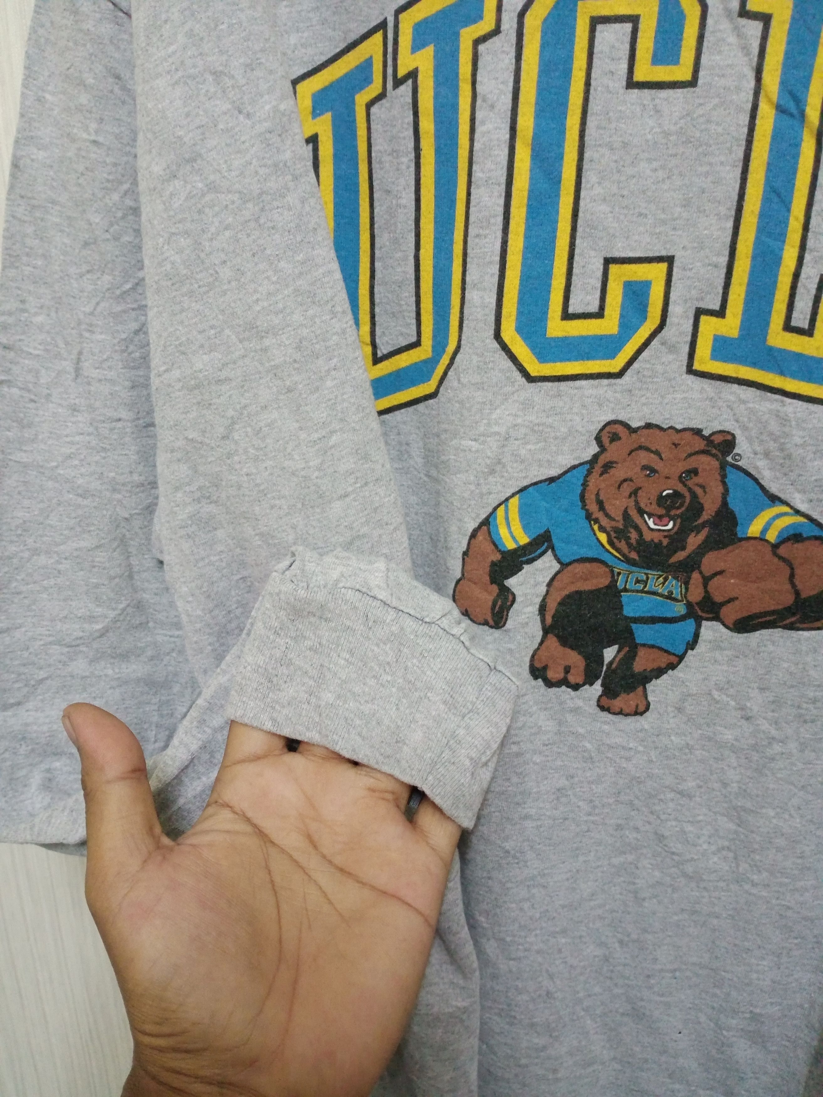 NFL Vintage UCLA Bruins long sleeve Tshirt Size US XXL / EU 58 / 5 - 4 Thumbnail