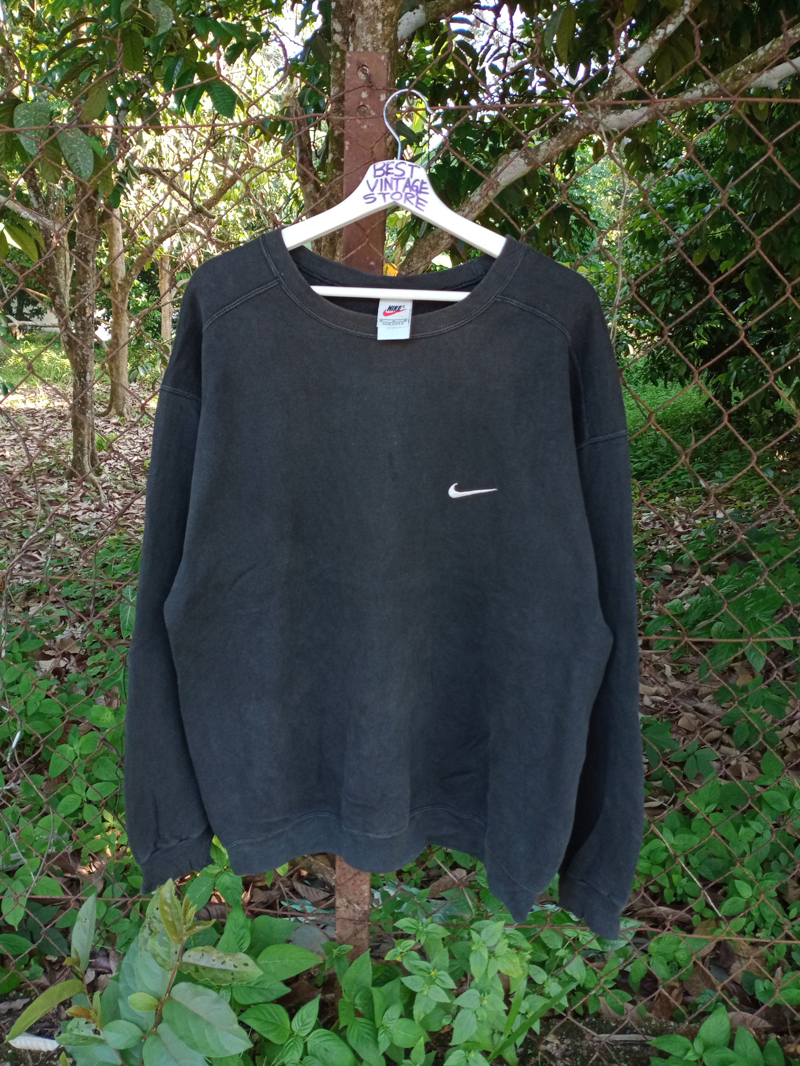 Vintage Nike Small Logo Sweatshirt