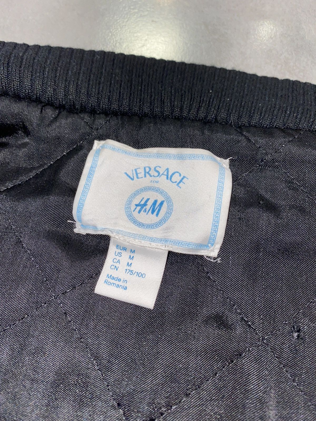 Versace AW11 Versace X H&M Abstract Printed Velvet Bomber Jacket Size US M / EU 48-50 / 2 - 17 Thumbnail