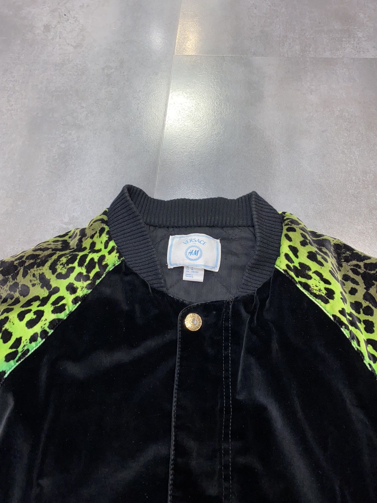 Versace AW11 Versace X H&M Abstract Printed Velvet Bomber Jacket Size US M / EU 48-50 / 2 - 12 Thumbnail