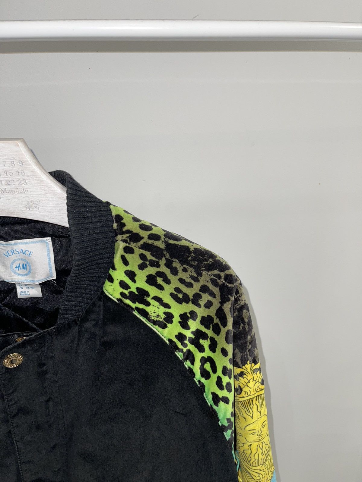 Versace AW11 Versace X H&M Abstract Printed Velvet Bomber Jacket Size US M / EU 48-50 / 2 - 3 Thumbnail