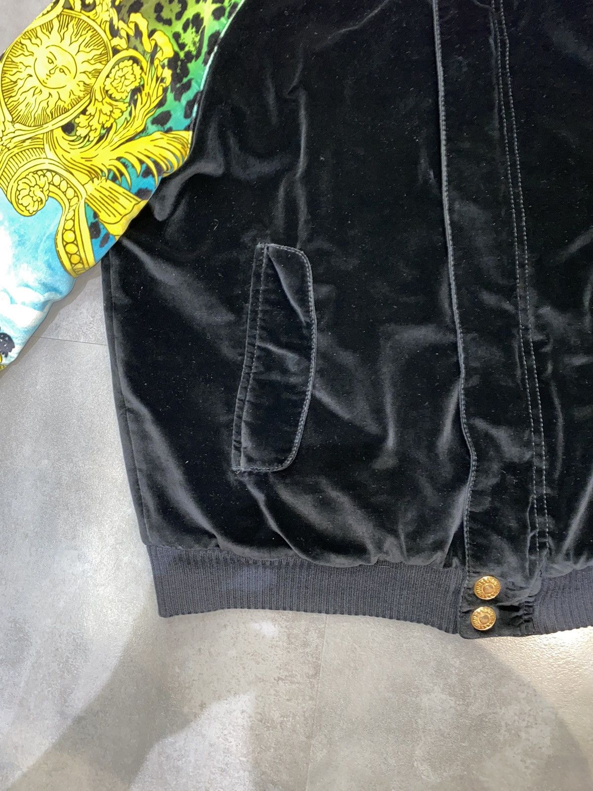 Versace AW11 Versace X H&M Abstract Printed Velvet Bomber Jacket Size US M / EU 48-50 / 2 - 14 Thumbnail