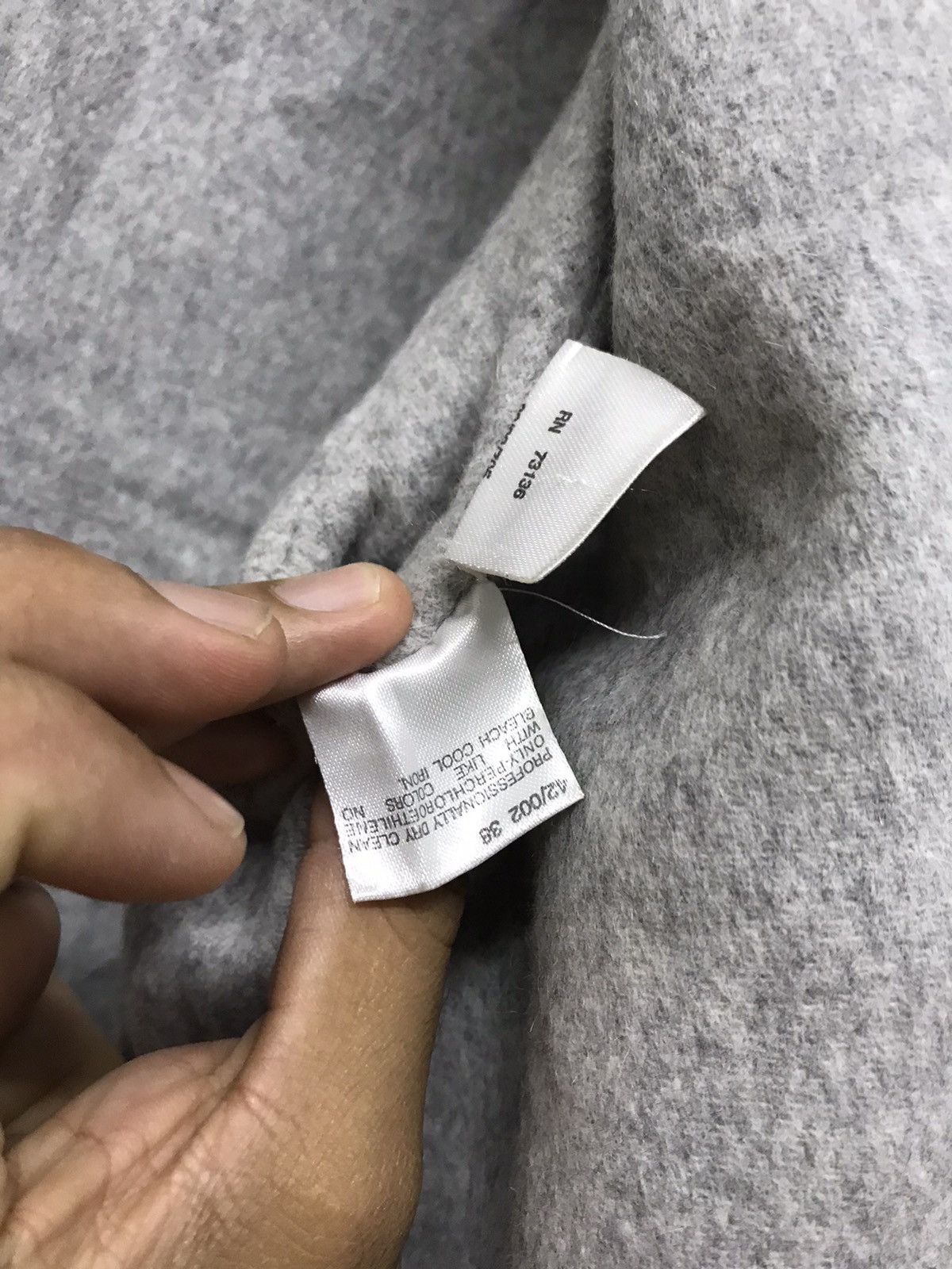 Max Mara Vintage Max Mara Minimalist Cashmere Cardigan/Cloaks/Jackets Size L / US 10 / IT 46 - 11 Thumbnail
