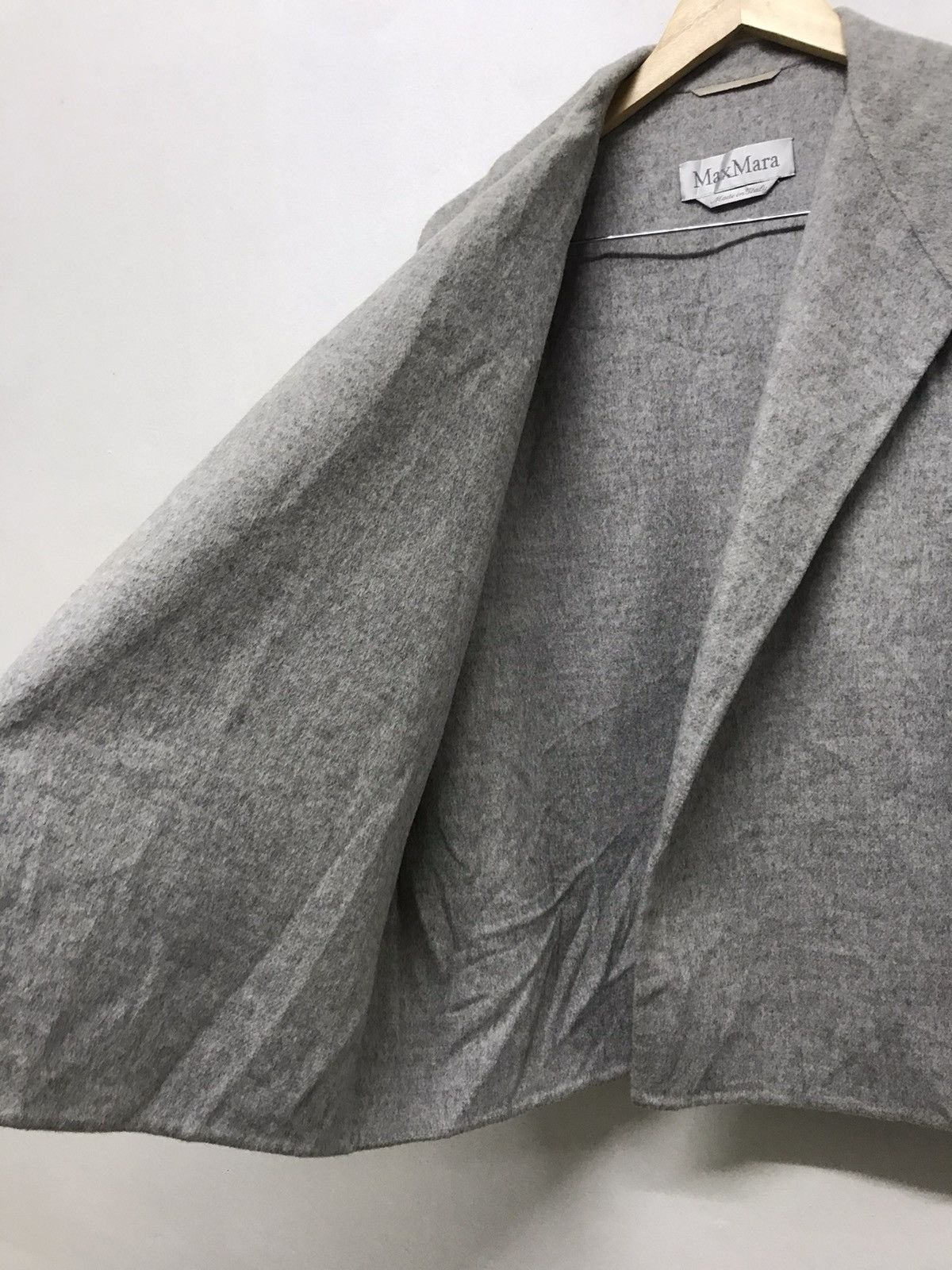 Max Mara Vintage Max Mara Minimalist Cashmere Cardigan/Cloaks/Jackets Size L / US 10 / IT 46 - 16 Thumbnail