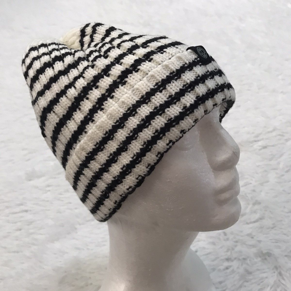 Other Small Skull Tag Snow Cap/Beanie Hat Size ONE SIZE - 3 Thumbnail