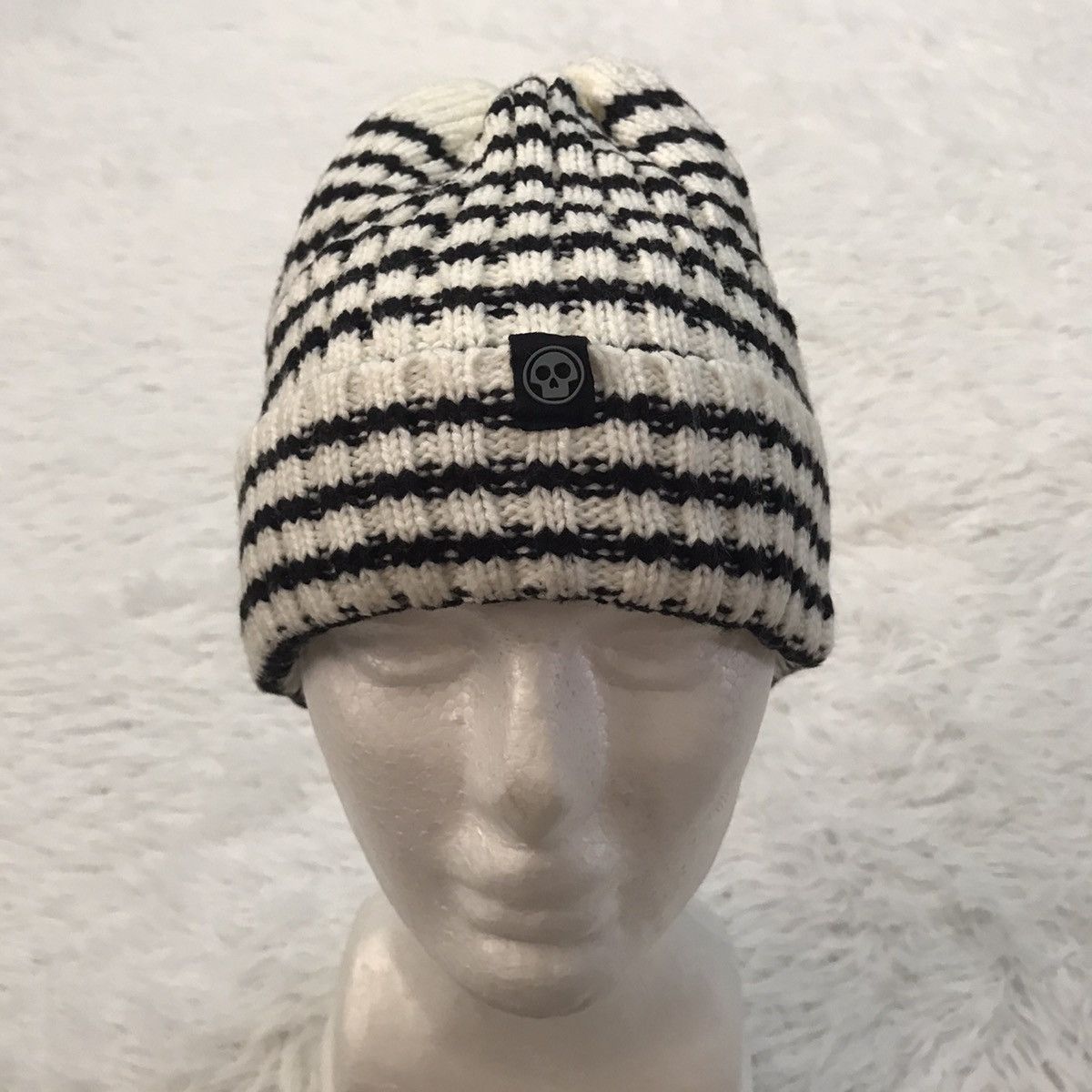Other Small Skull Tag Snow Cap/Beanie Hat Size ONE SIZE - 1 Thumbnail