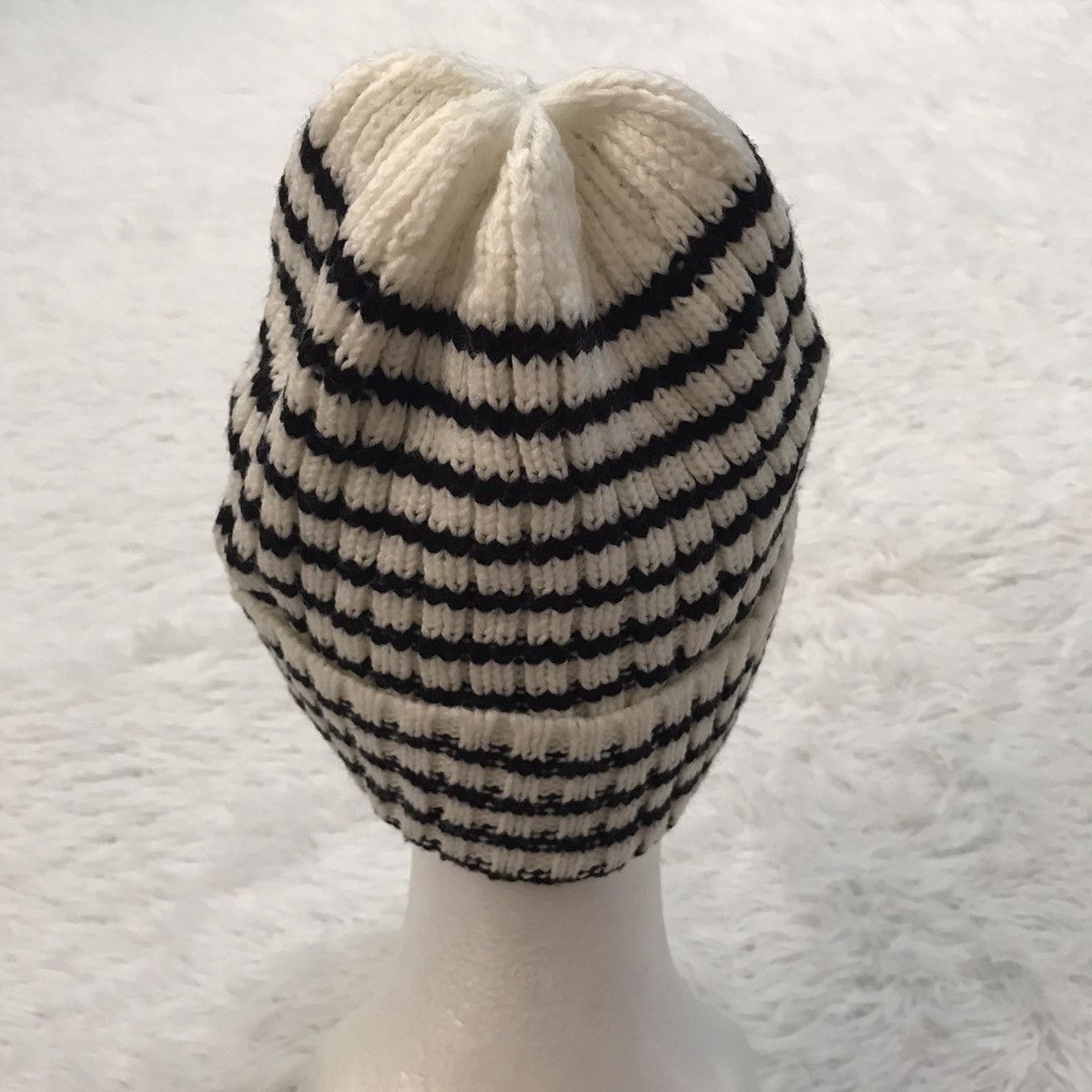 Other Small Skull Tag Snow Cap/Beanie Hat Size ONE SIZE - 4 Thumbnail