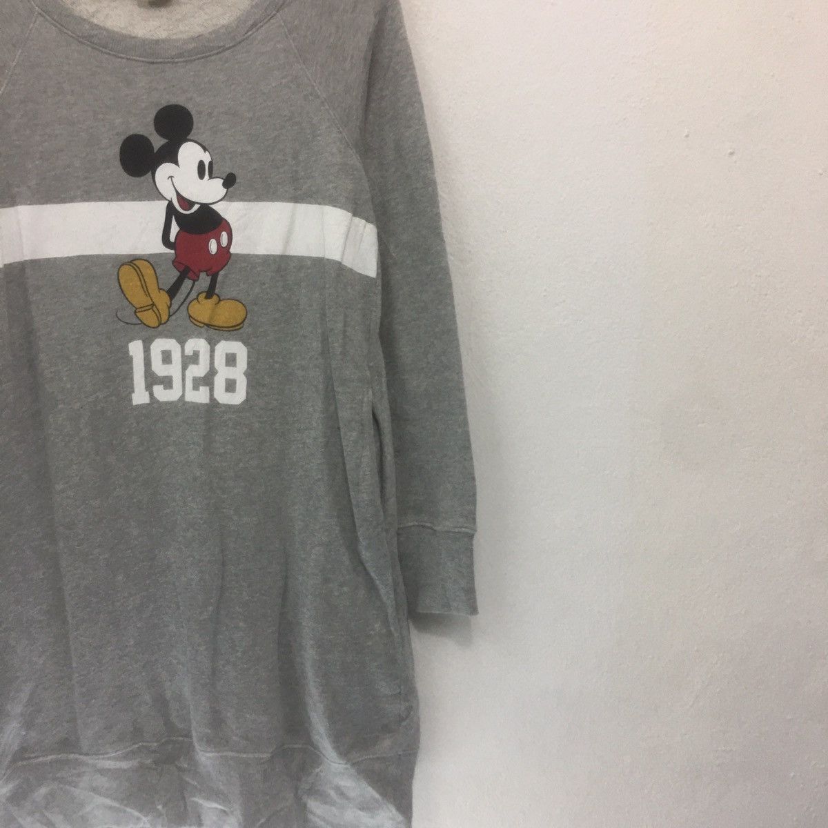Disney × Mickey Mouse × Vintage Vintage Disney Production Mickey Mouse Sweatshirt Crewneck Size US S / EU 44-46 / 1 - 5 Thumbnail