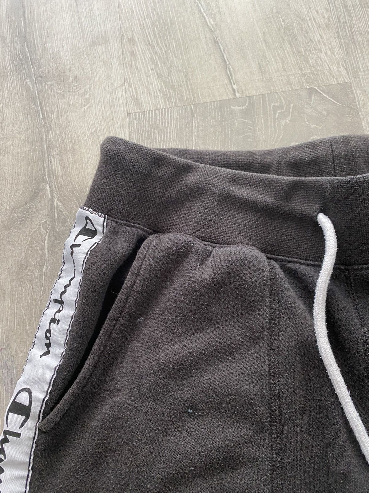 Champion Champion vintage shorts black side stripe sweat pant Size US 32 / EU 48 - 6 Thumbnail