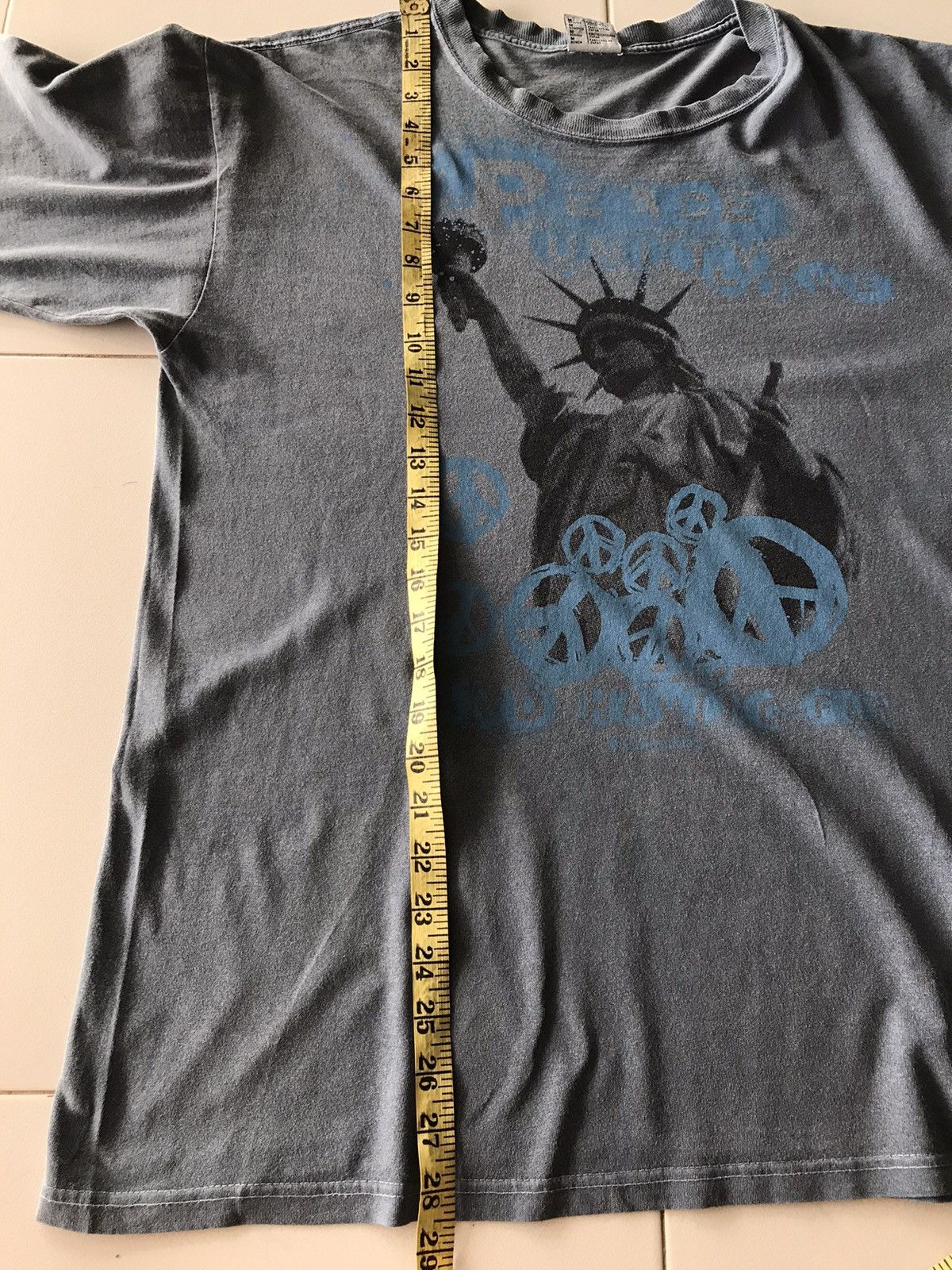 Columbia Vintage Distressed Columbia Tee Size US M / EU 48-50 / 2 - 11 Thumbnail