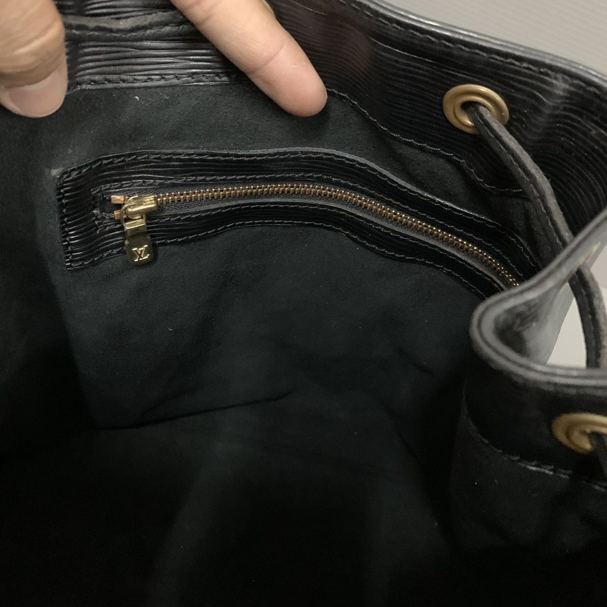 Louis Vuitton Louis Vuitton Epi Black Leather Petit Noe Bag Size ONE SIZE - 14 Thumbnail