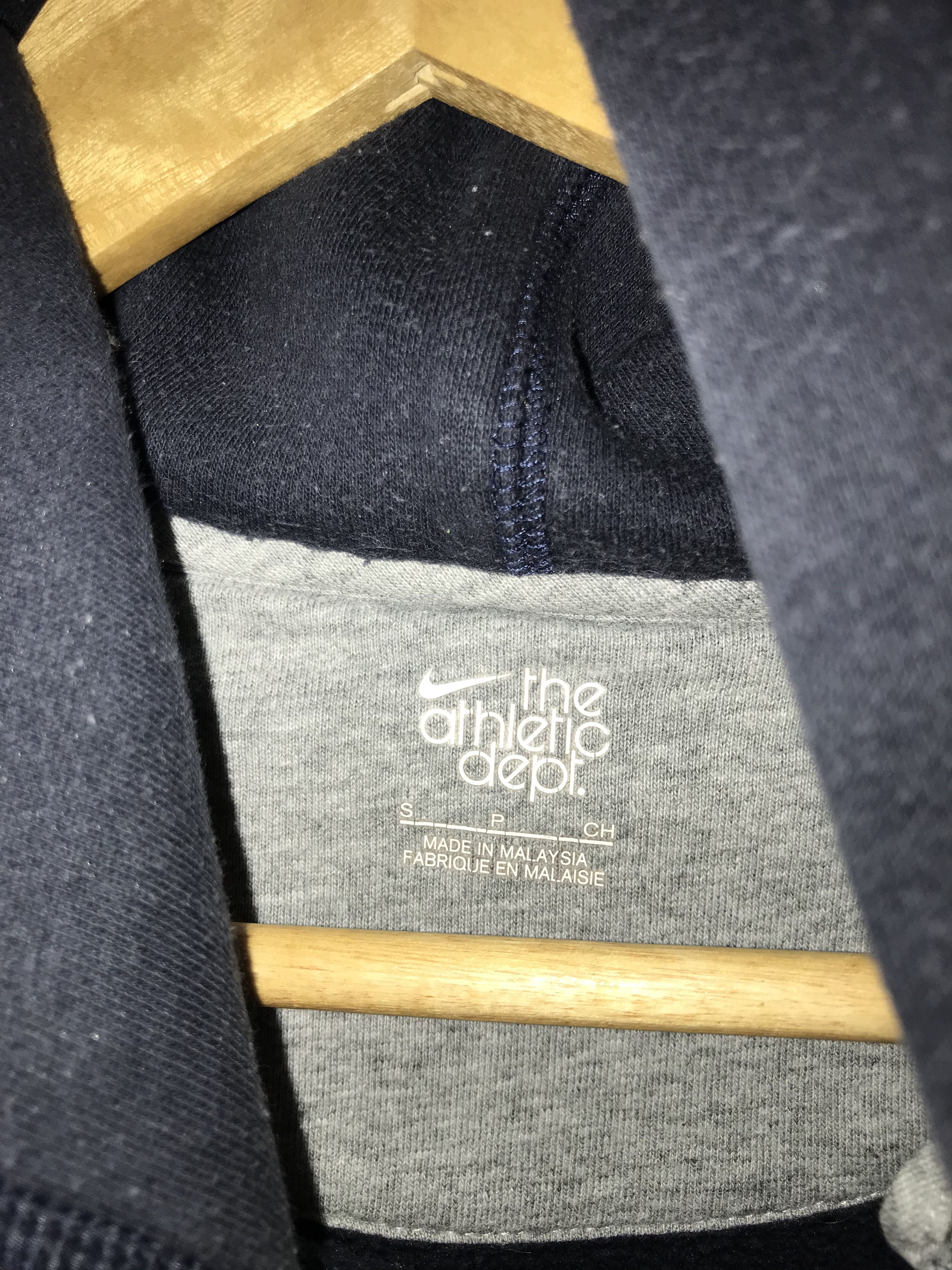 Nike Vintage Nike Center Logo Athletic Department Hoodie Size US S / EU 44-46 / 1 - 10 Thumbnail