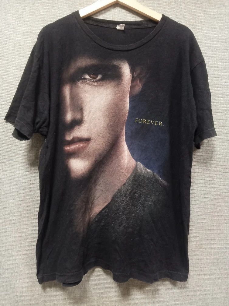 Vintage twilight saga movie tee Size US L / EU 52-54 / 3 - 1 Thumbnail