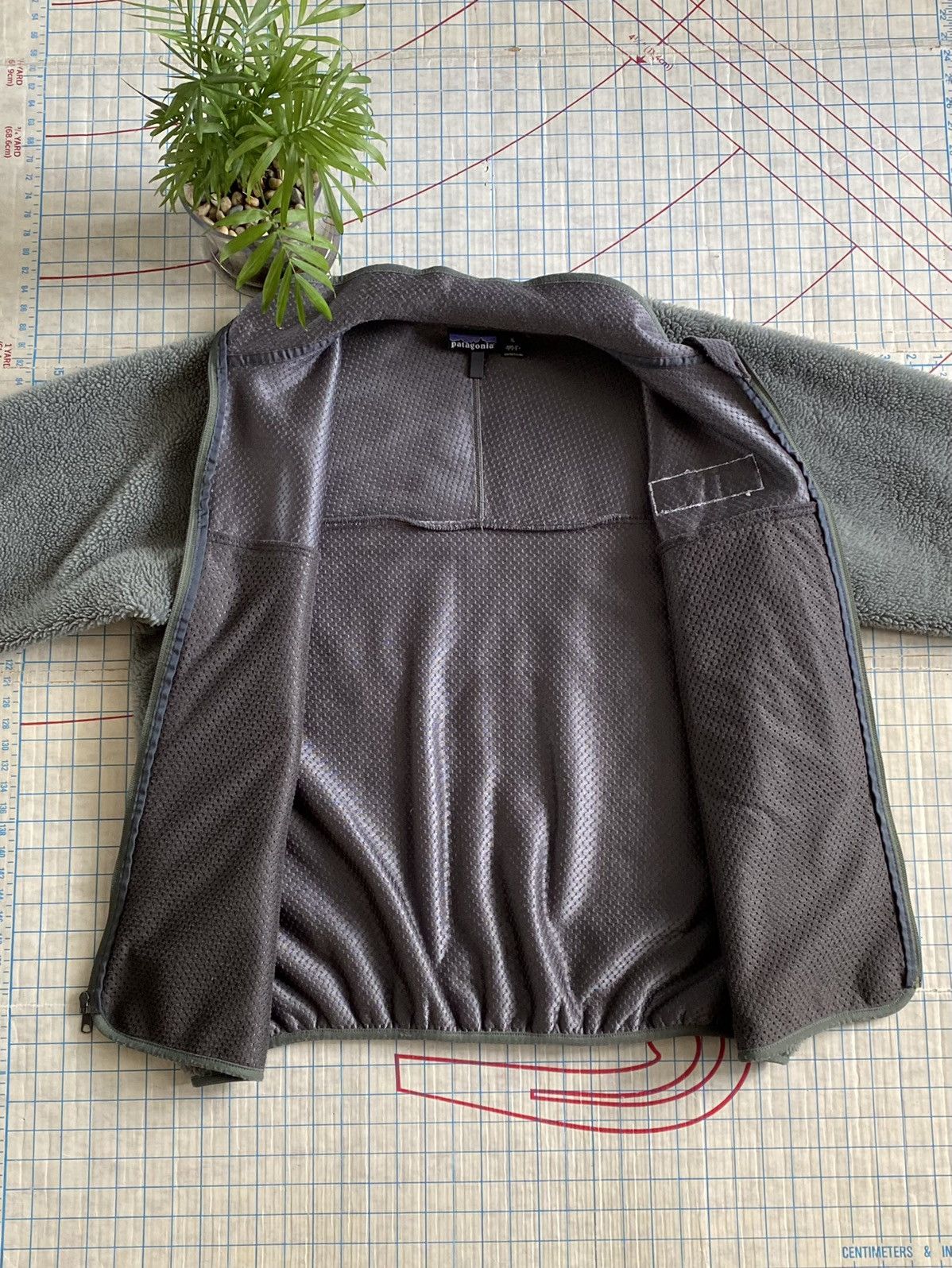 Patagonia × Vintage Vintage Patagonia Deep Pile Fleece Stargate Cast/Crew Merch Size US XL / EU 56 / 4 - 6 Thumbnail