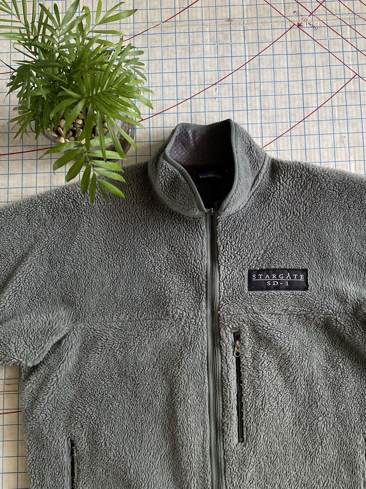 Patagonia × Vintage Vintage Patagonia Deep Pile Fleece Stargate Cast/Crew Merch Size US XL / EU 56 / 4 - 5 Thumbnail