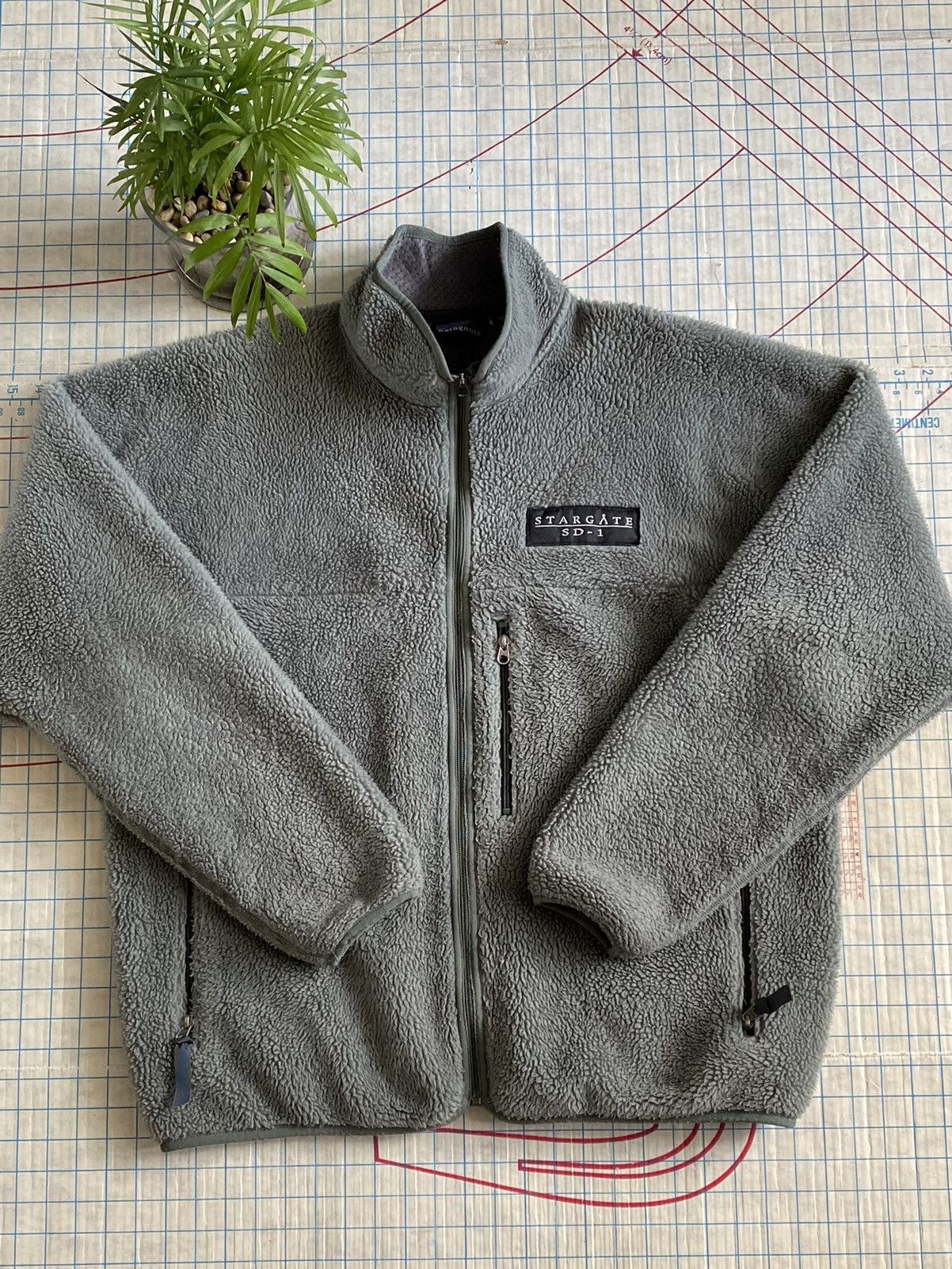Patagonia × Vintage Vintage Patagonia Deep Pile Fleece Stargate Cast/Crew Merch Size US XL / EU 56 / 4 - 1 Thumbnail