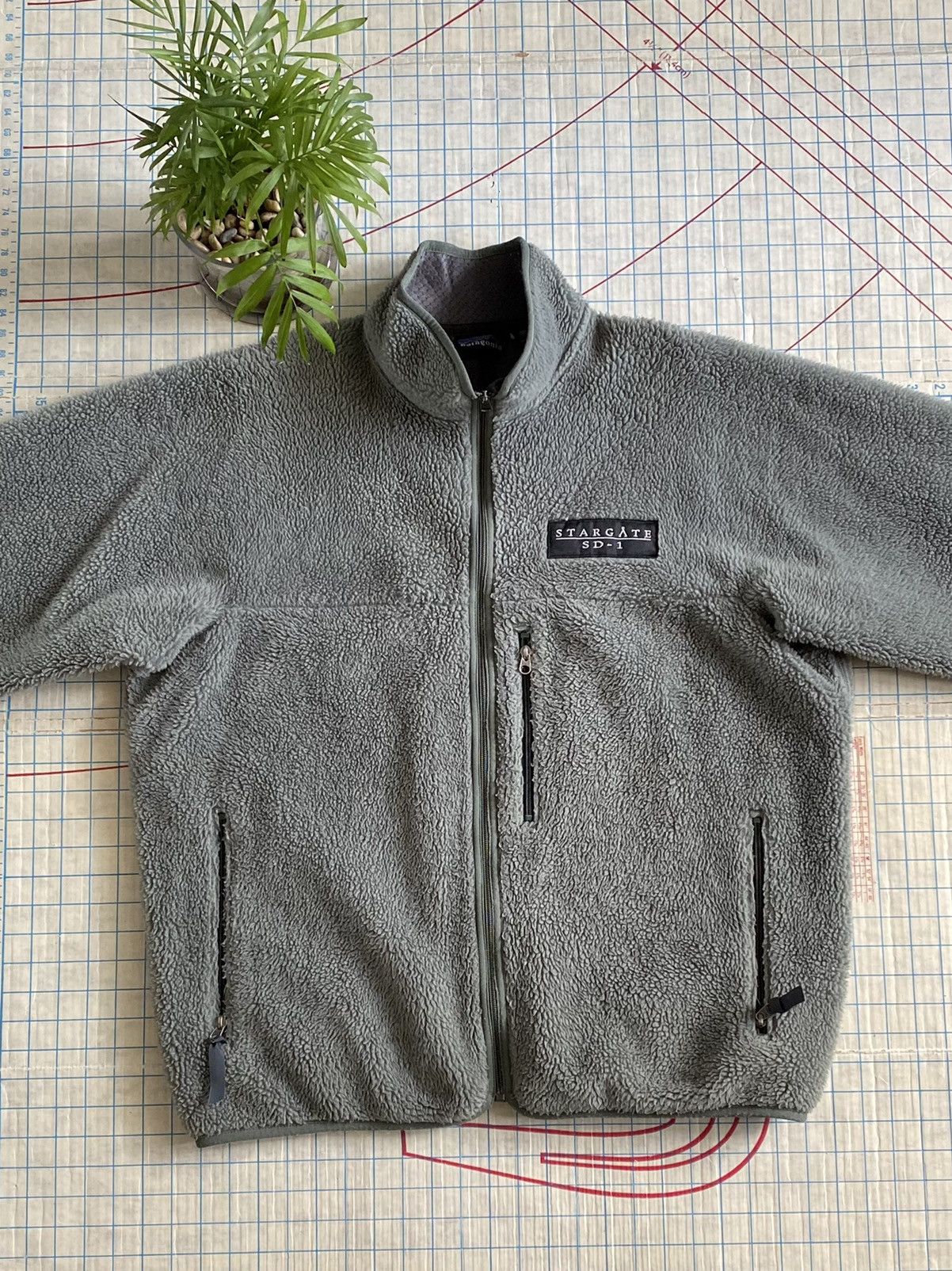 Patagonia × Vintage Vintage Patagonia Deep Pile Fleece Stargate Cast/Crew Merch Size US XL / EU 56 / 4 - 4 Thumbnail