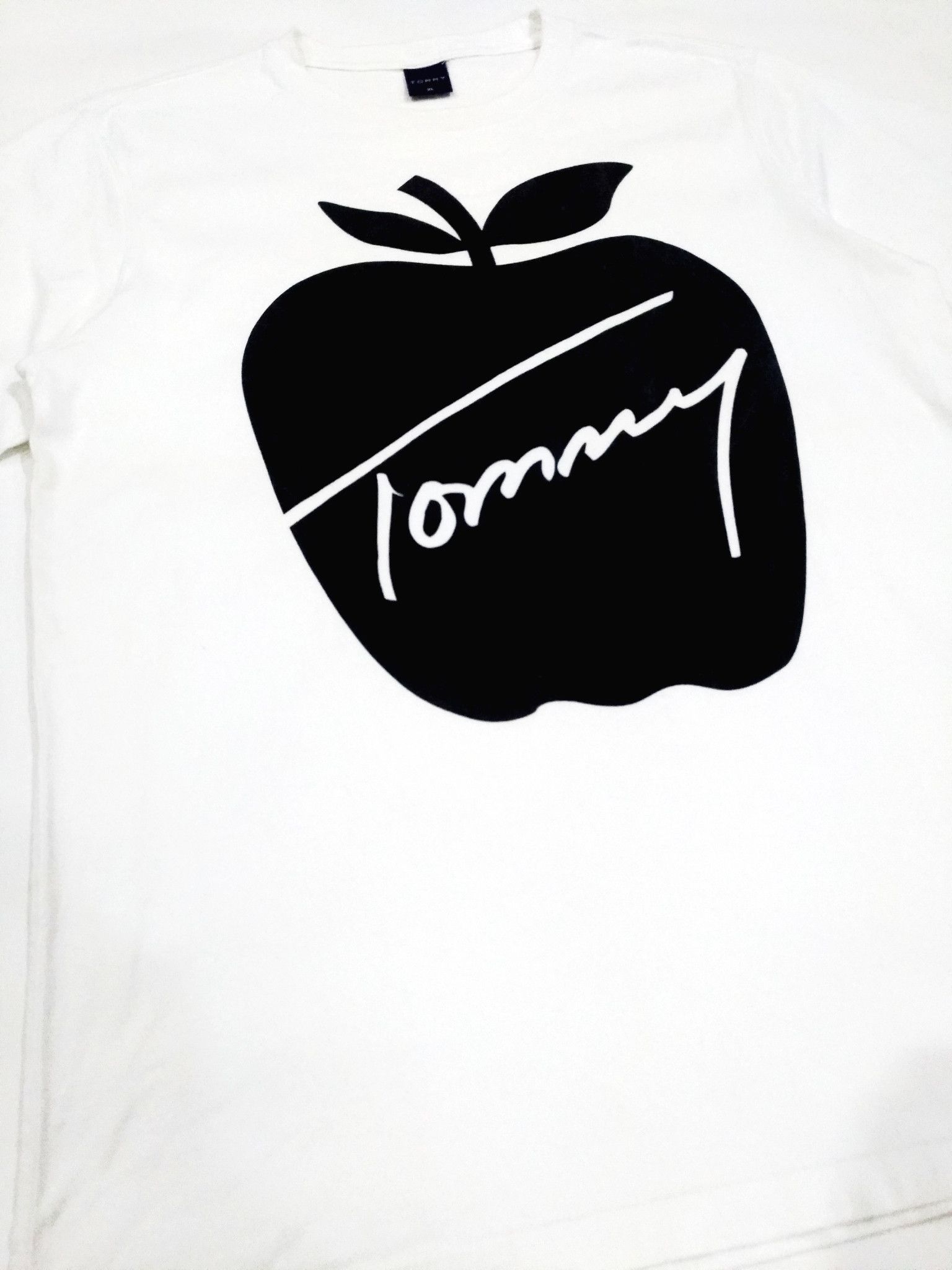 Designer × Tommy Hilfiger × Tommy Jeans RARE! TOMMY by TOMMY HILFIGER BIG LOGO GRAPHIC "APPLE" TEE Size US L / EU 52-54 / 3 - 3 Thumbnail