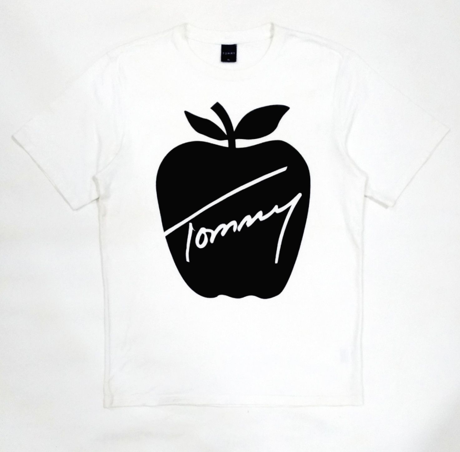 Designer × Tommy Hilfiger × Tommy Jeans RARE! TOMMY by TOMMY HILFIGER BIG LOGO GRAPHIC "APPLE" TEE Size US L / EU 52-54 / 3 - 1 Thumbnail