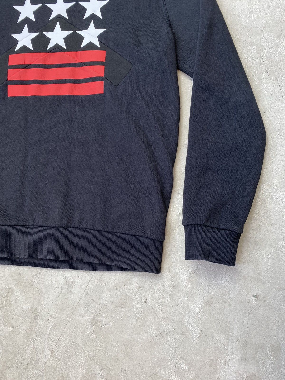 Givenchy Givenchy Graphic Crewneck Size US M / EU 48-50 / 2 - 5 Thumbnail