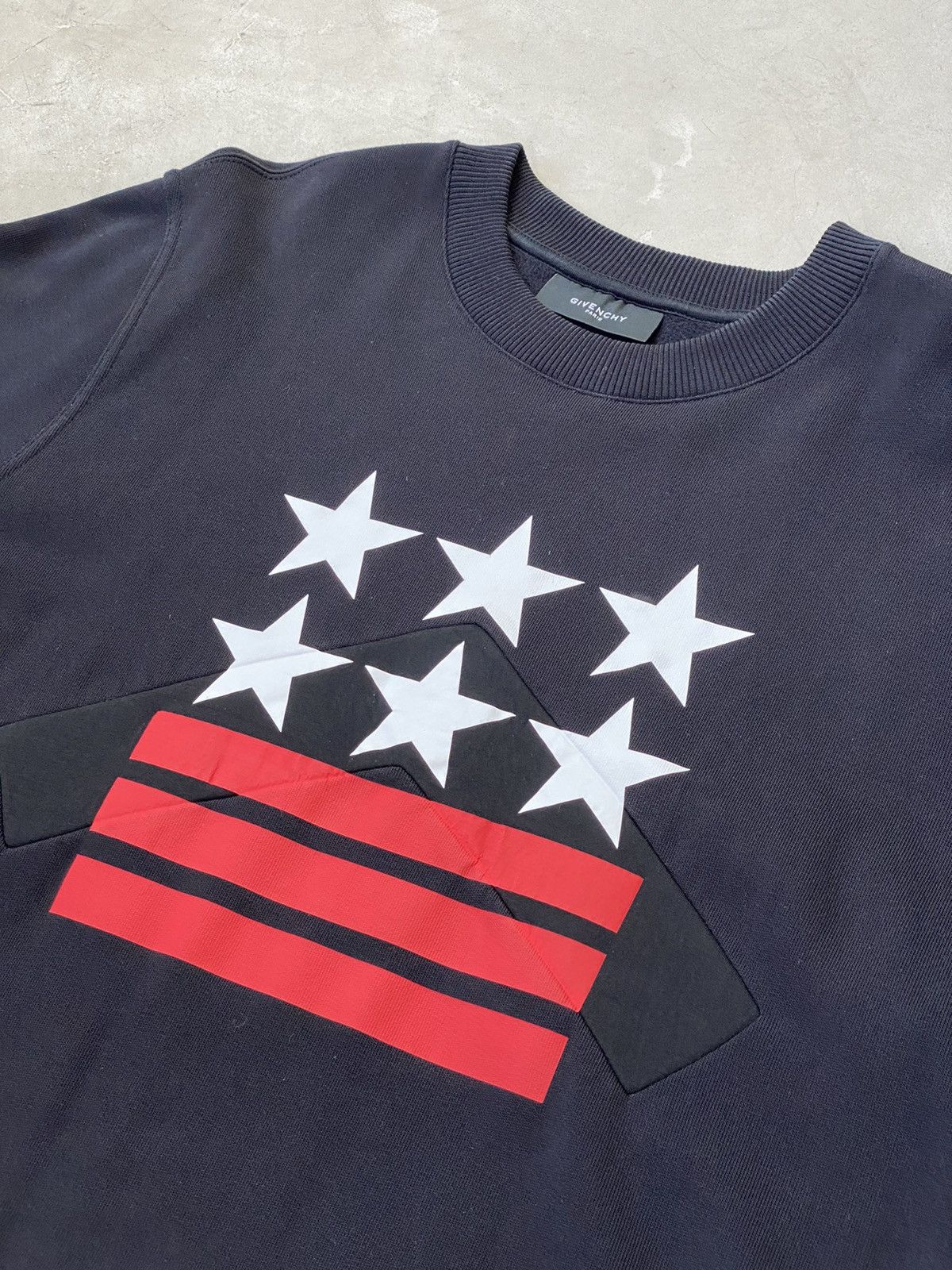 Givenchy Givenchy Graphic Crewneck Size US M / EU 48-50 / 2 - 4 Thumbnail