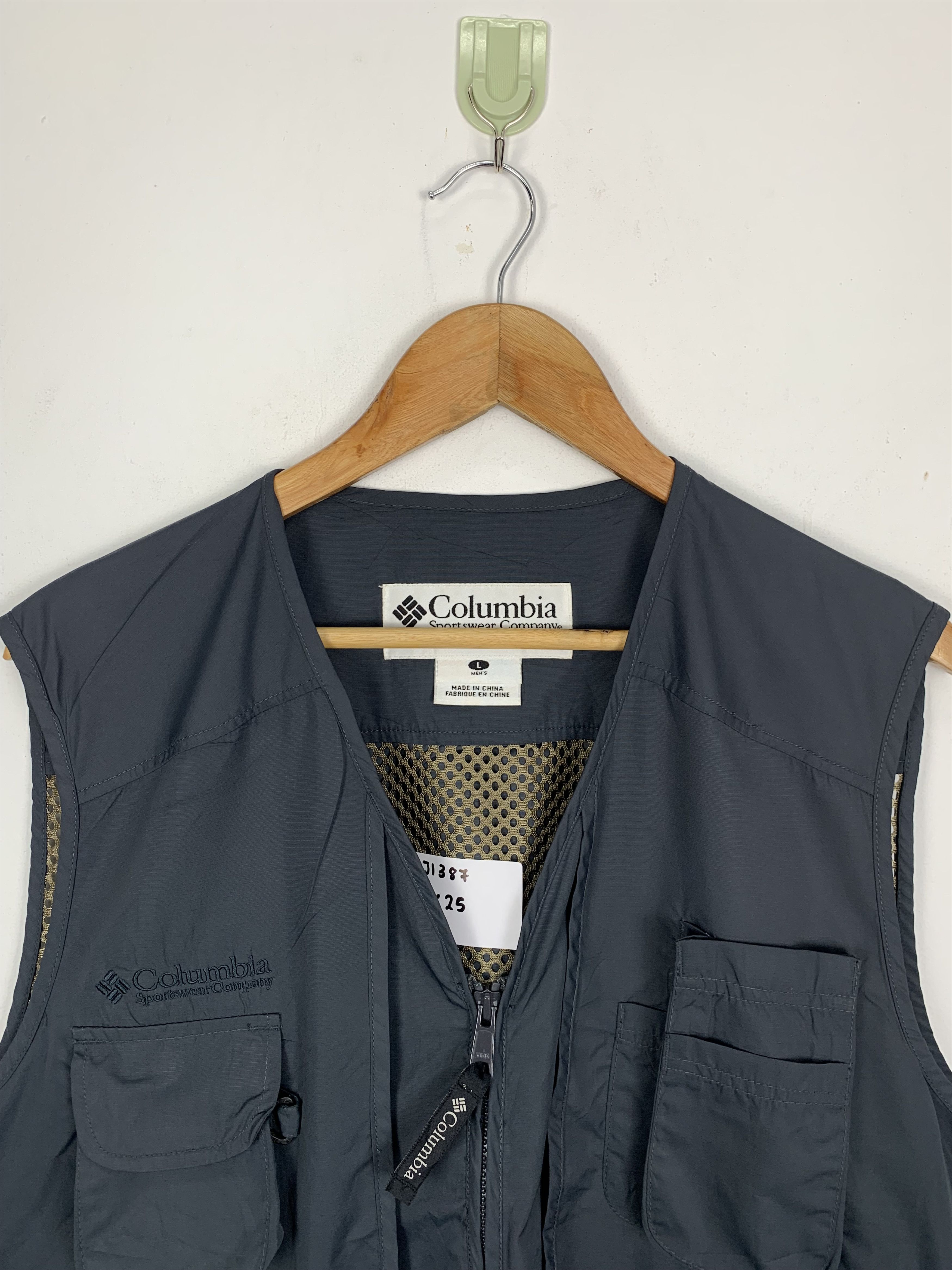 Columbia × Vintage Vintage Columbia Multi-pocket Vest J1387 Size US L / EU 52-54 / 3 - 2 Thumbnail
