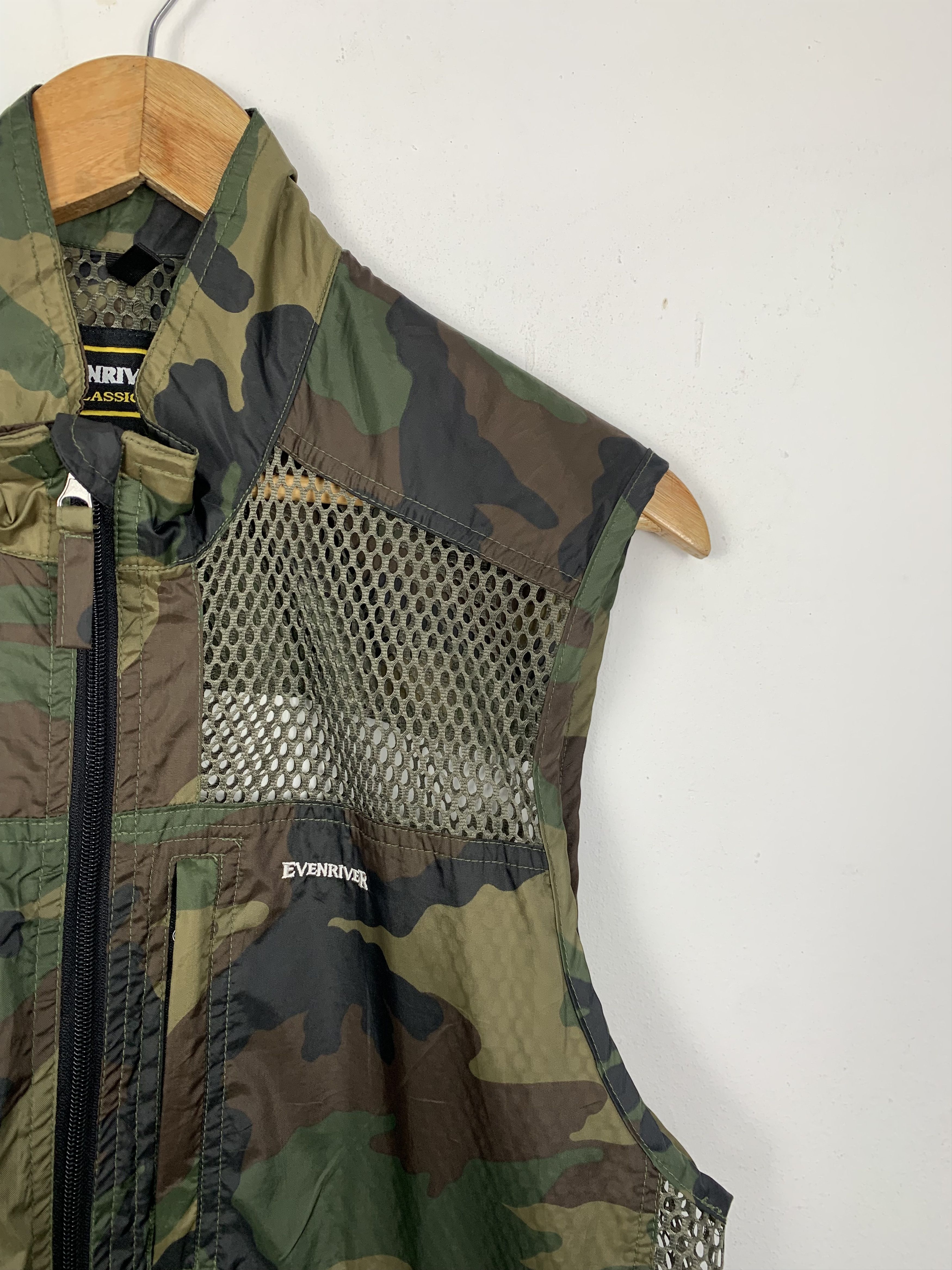 Japanese Brand × Vintage Vintage Japanese Brand Camouflage Vest Size US L / EU 52-54 / 3 - 9 Thumbnail