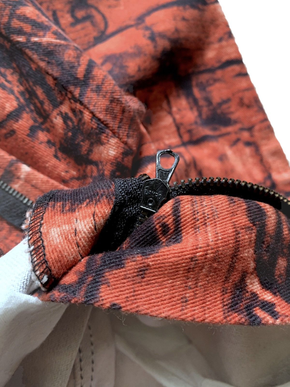 Jean Paul Gaultier AW1997 Jean Paul Gaultier Brick Jeans Print Pants Size US 29 - 11 Thumbnail