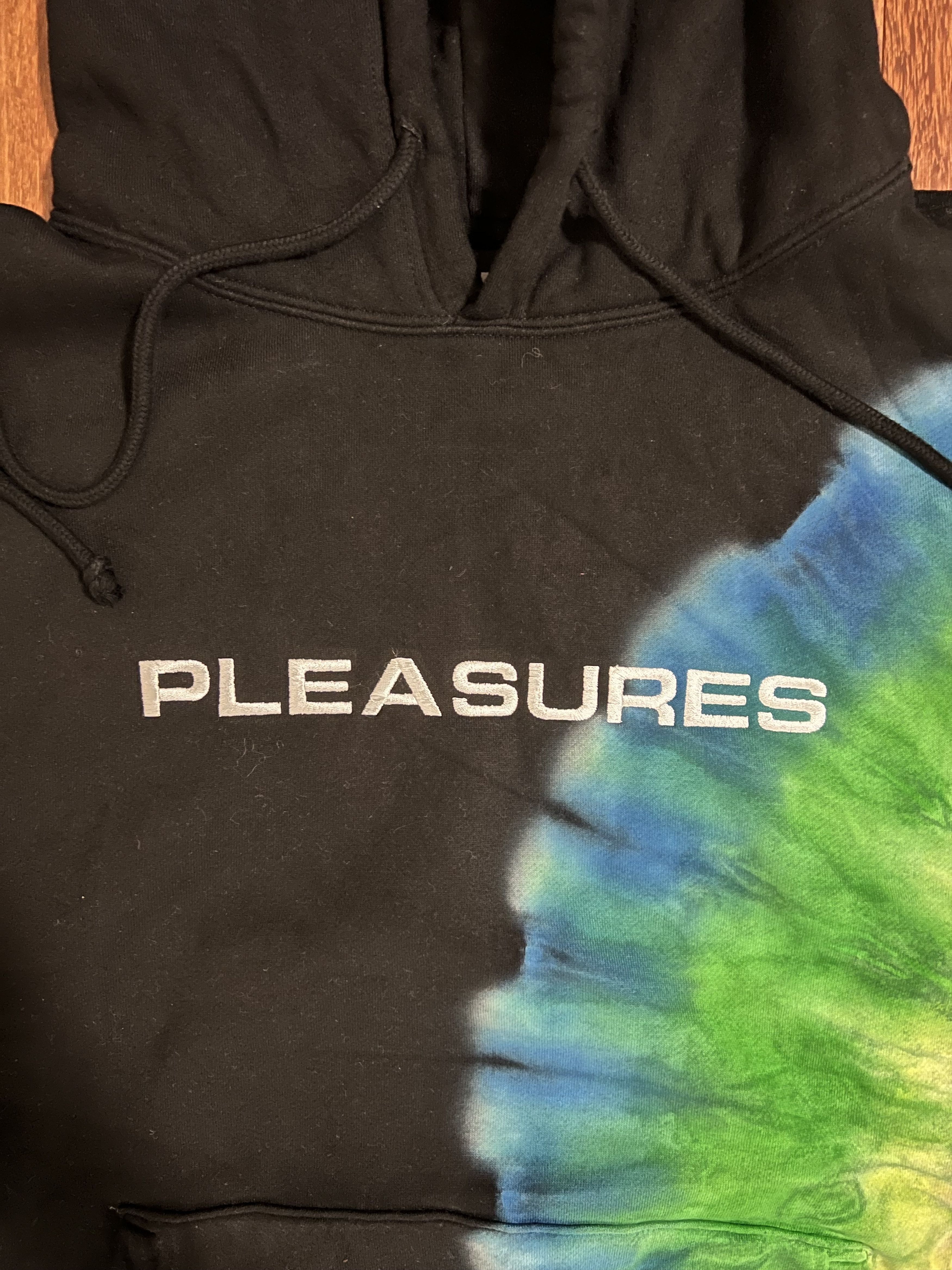 Pleasures 💚 Pleasures Eclipse Rainbow Tie Dye Hoodie Black Large NEW Size US L / EU 52-54 / 3 - 5 Thumbnail