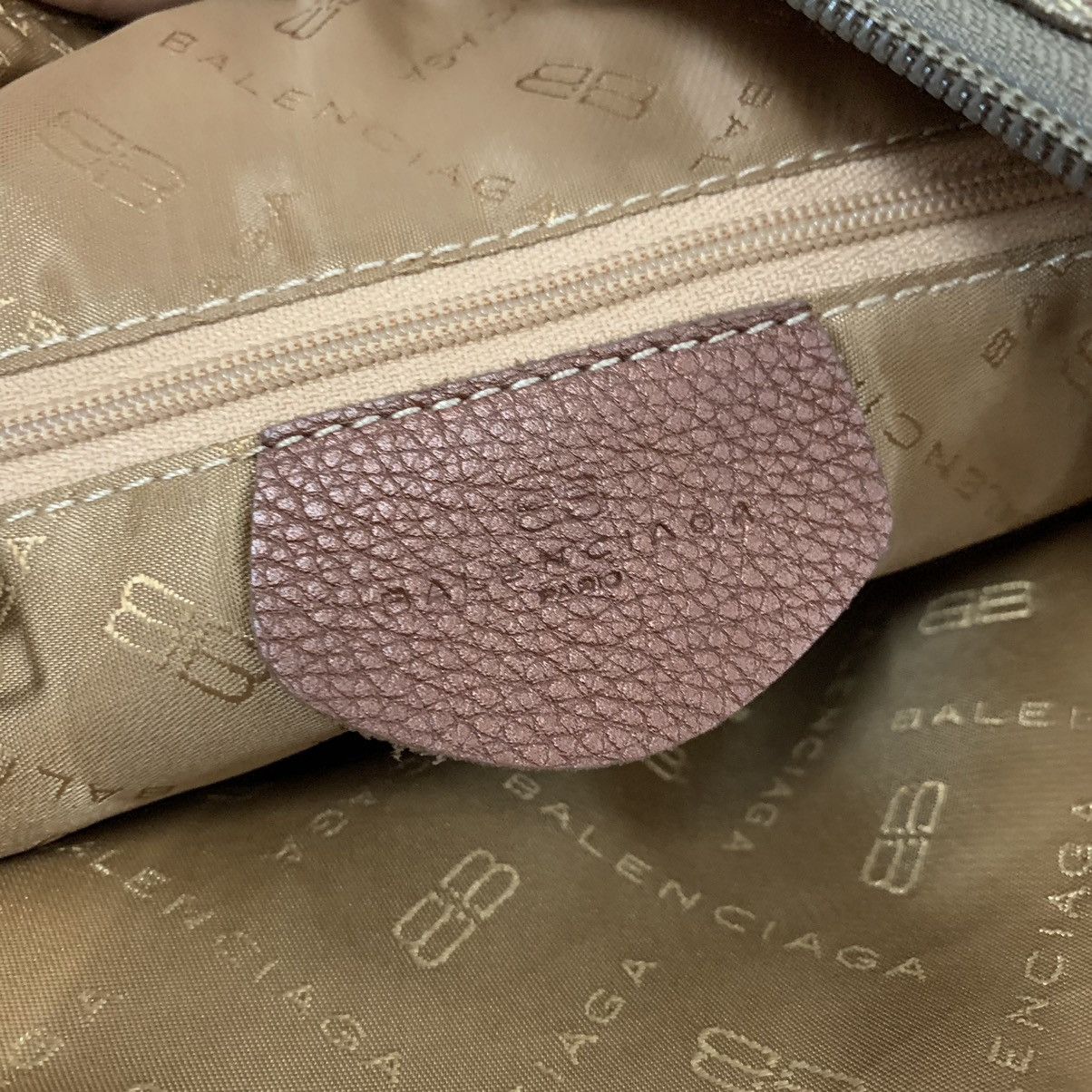Balenciaga 🔥‼️FAST SALE‼️🔥Authentic Balenciaga BB Paris Slingbag Size ONE SIZE - 10 Thumbnail
