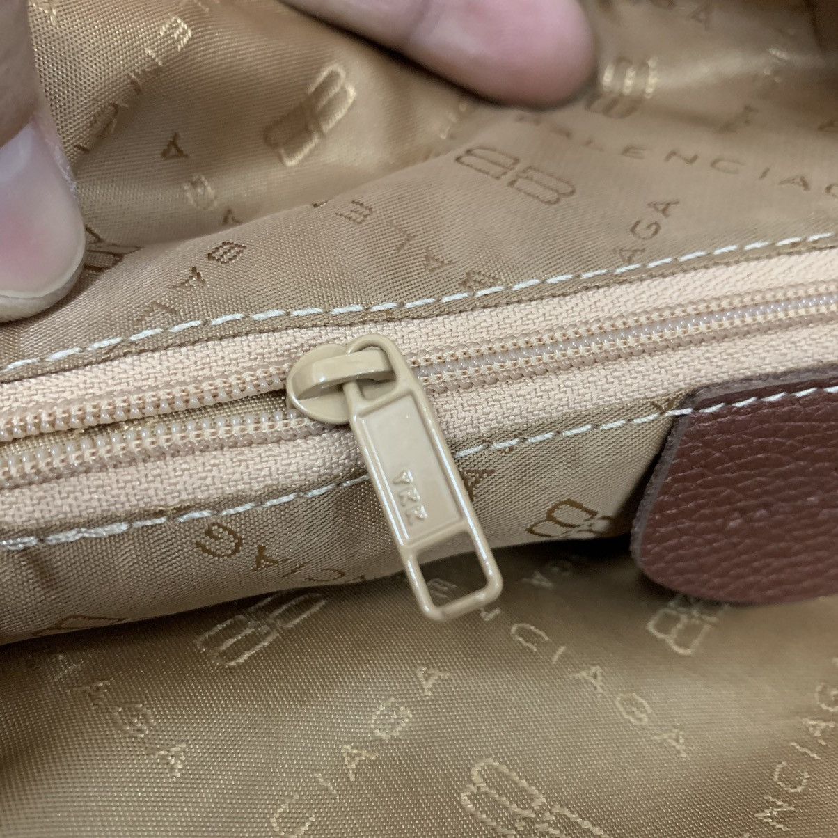 Balenciaga 🔥‼️FAST SALE‼️🔥Authentic Balenciaga BB Paris Slingbag Size ONE SIZE - 11 Thumbnail