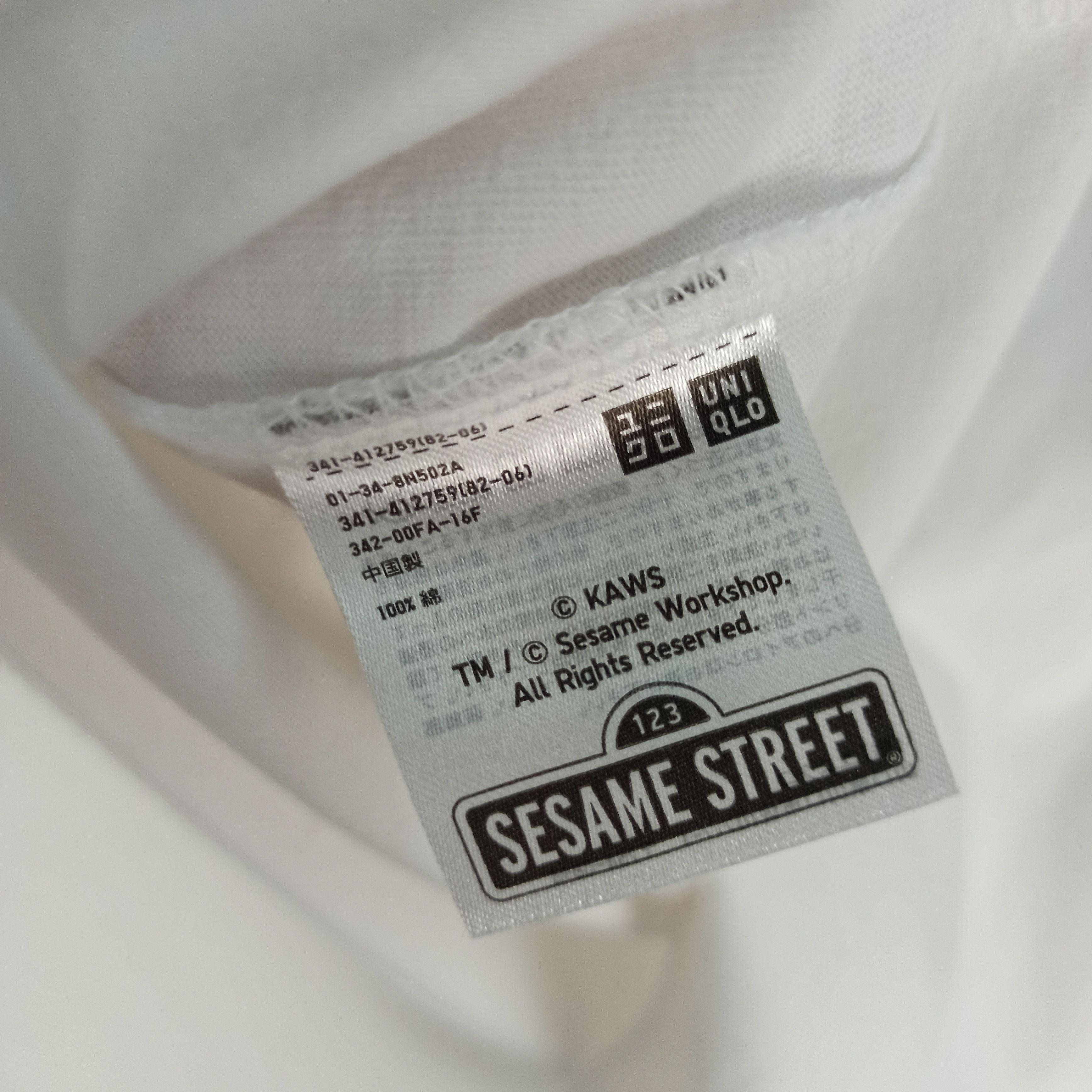Kaws × Uniqlo Rare Kaws X Sesame Street Elmo Vintage Rare Uniqlo Tshirt Size US L / EU 52-54 / 3 - 9 Thumbnail