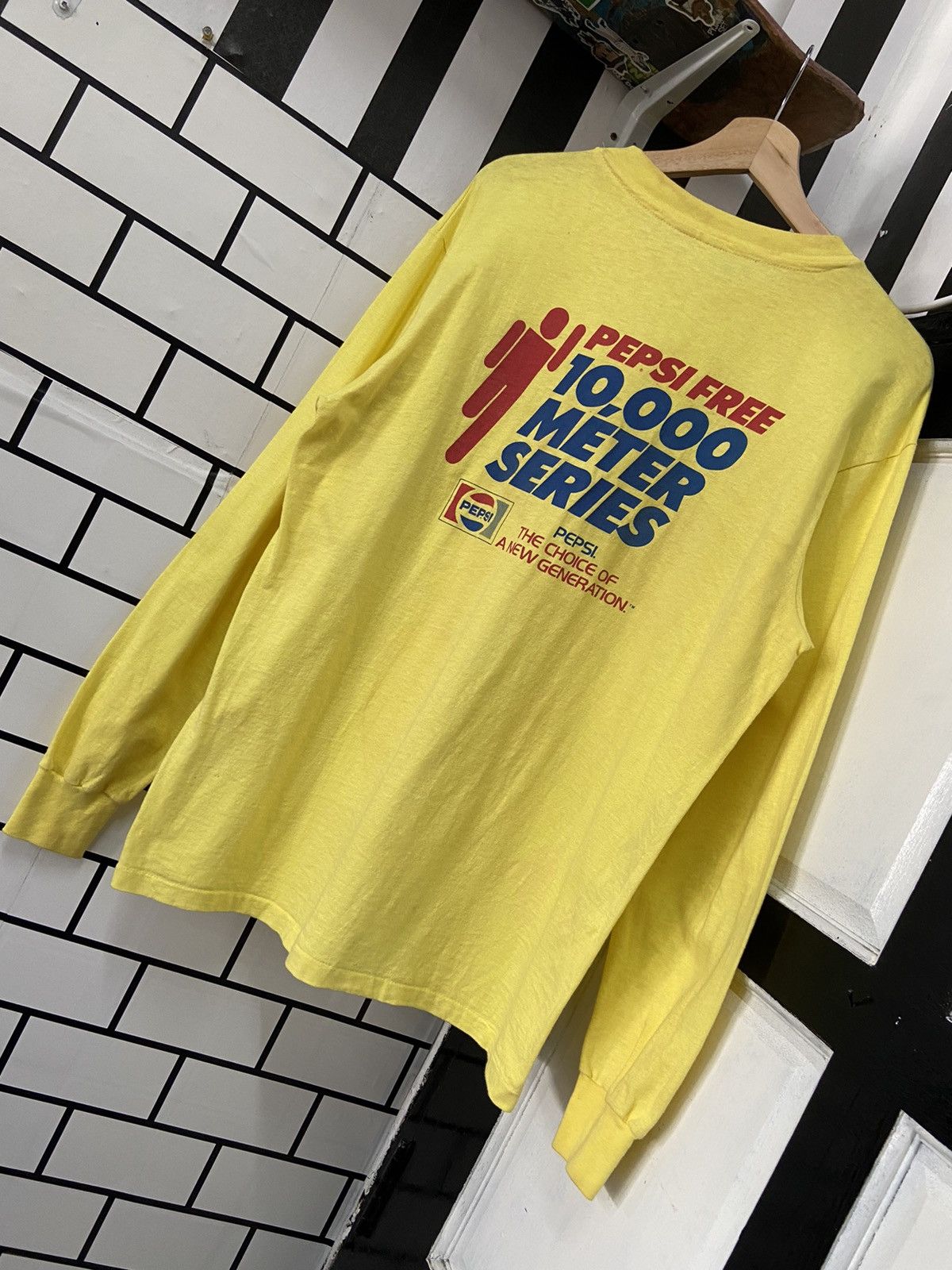 Hanes × Pepsi × Vintage Vintage 1986 Pepsi Bakersfirld Police Memoral Run LS Tee Size US M / EU 48-50 / 2 - 3 Thumbnail