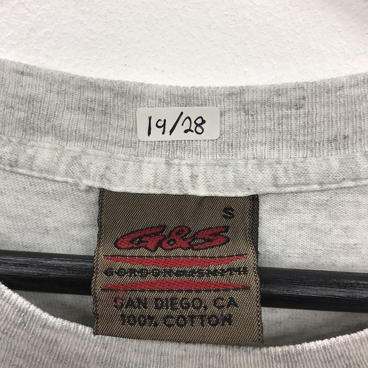 Vintage Rare!! Vintage Gordon Smith Surfing Tee Size US S / EU 44-46 / 1 - 11 Thumbnail