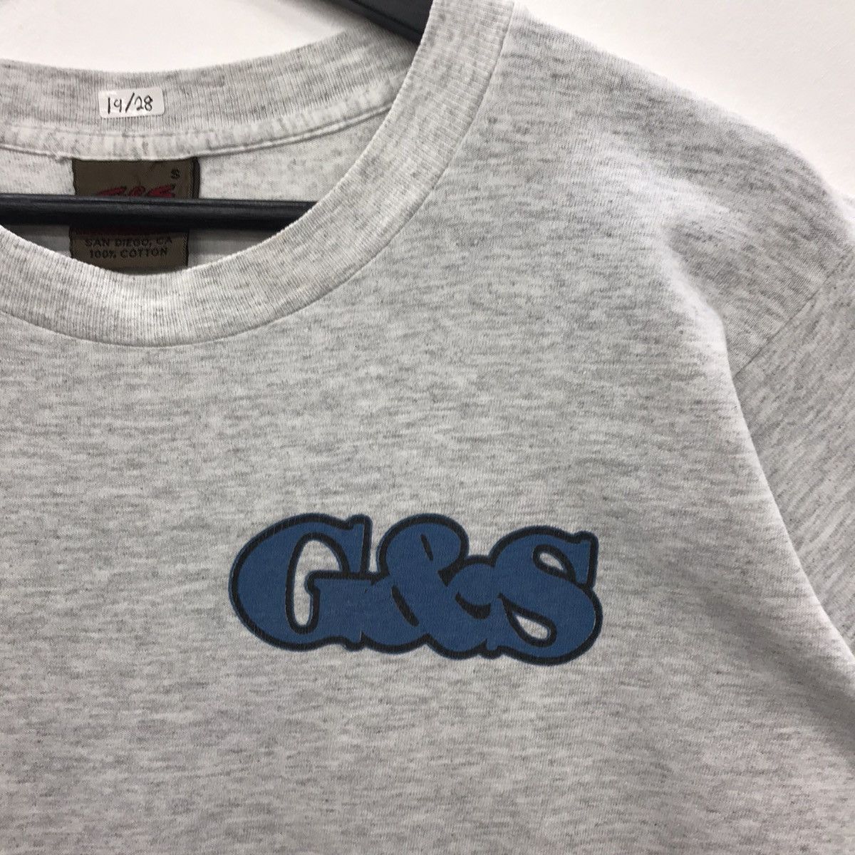 Vintage Rare!! Vintage Gordon Smith Surfing Tee Size US S / EU 44-46 / 1 - 5 Thumbnail