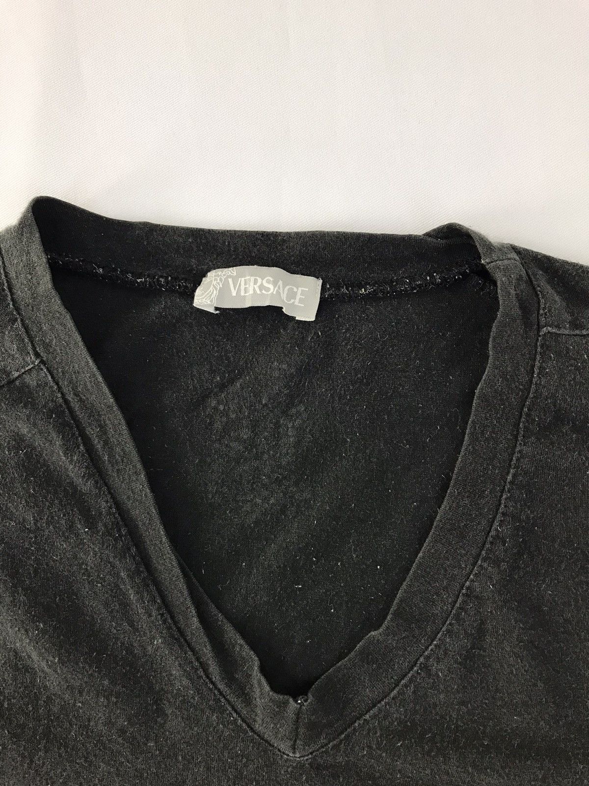Versace Versace Le Bonitas V Neck Diamond Stamped Tee Size US L / EU 52-54 / 3 - 4 Thumbnail
