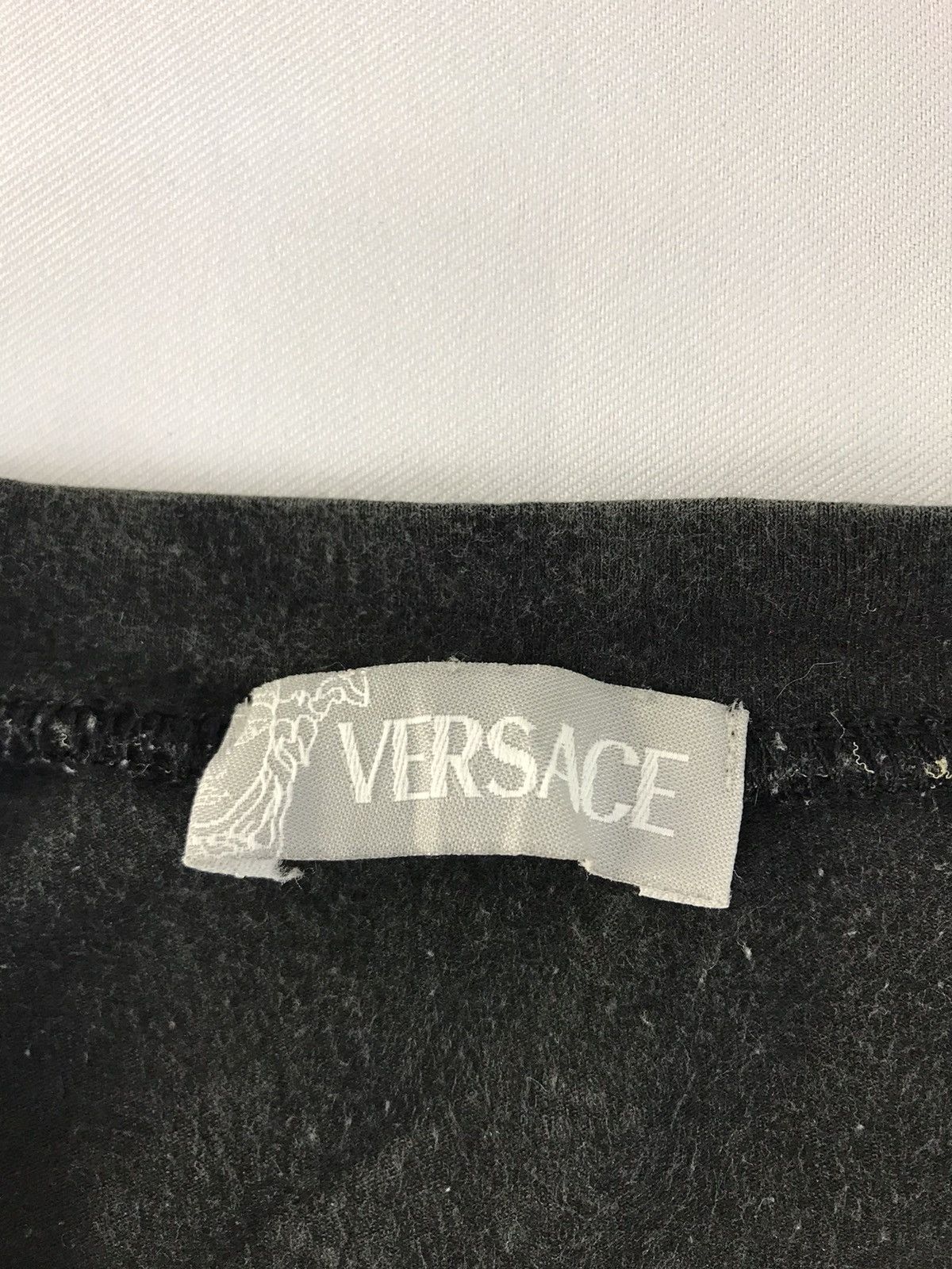 Versace Versace Le Bonitas V Neck Diamond Stamped Tee Size US L / EU 52-54 / 3 - 5 Thumbnail