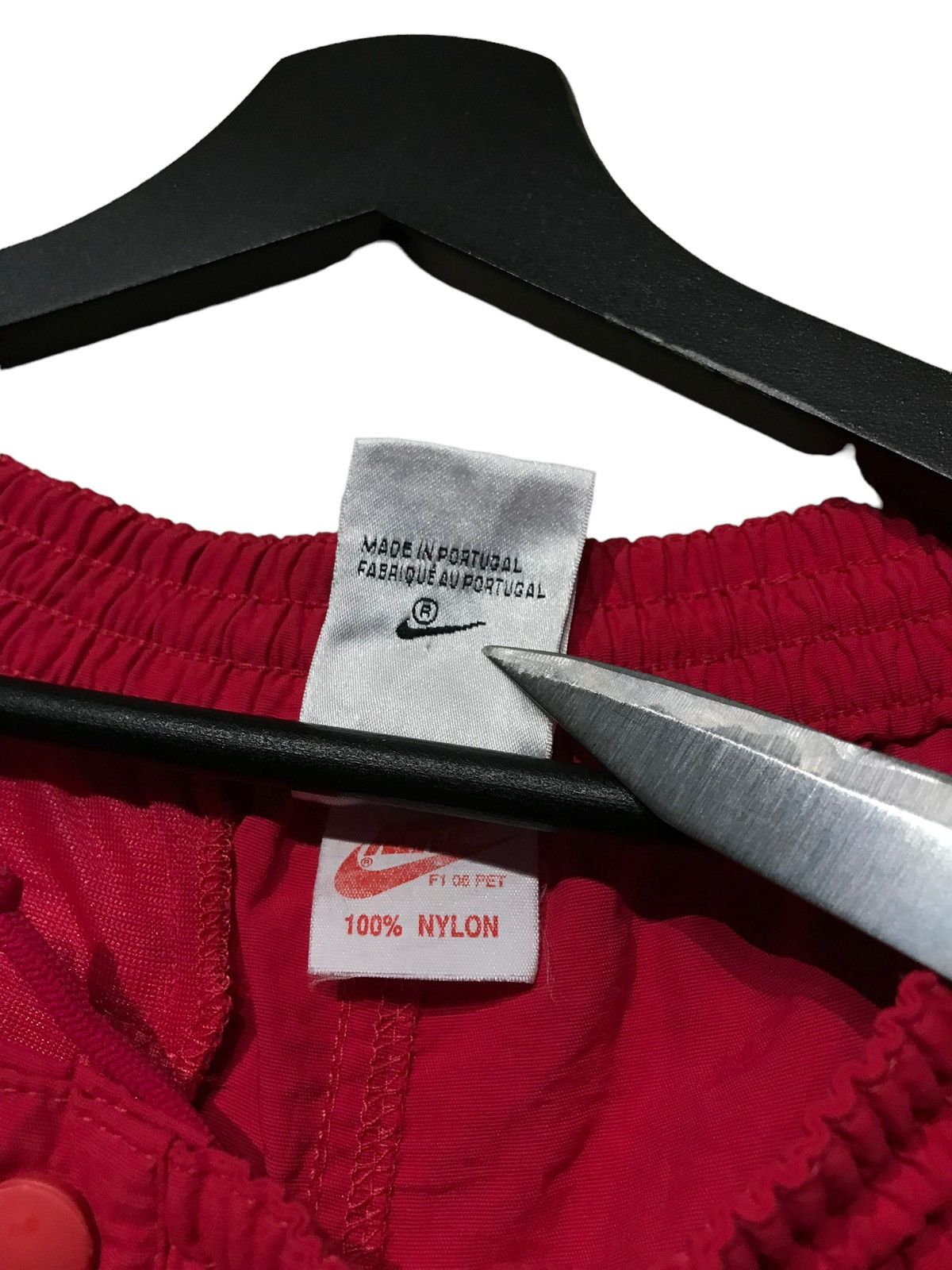 Vintage Vintage 1990s Retro Nike Red Nylon Challenge Court Shorts Size US 32 / EU 48 - 6 Thumbnail