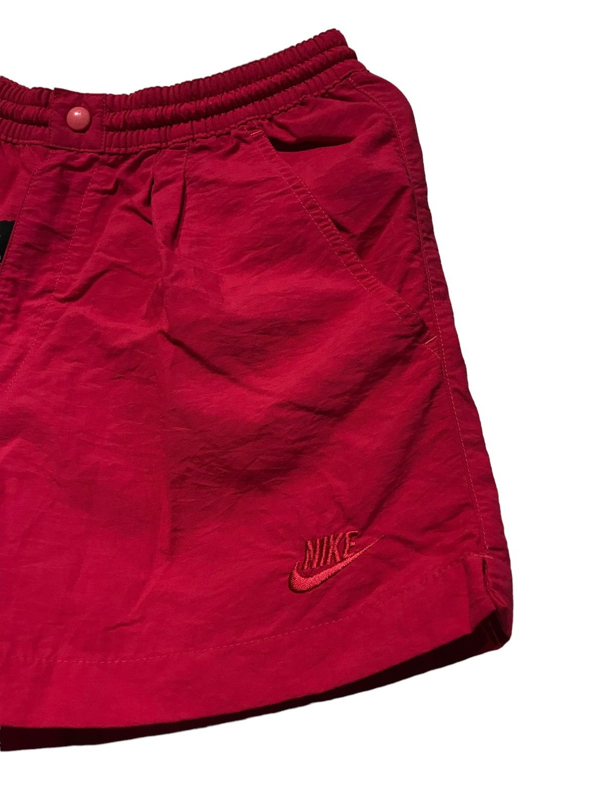 Vintage Vintage 1990s Retro Nike Red Nylon Challenge Court Shorts Size US 32 / EU 48 - 2 Thumbnail