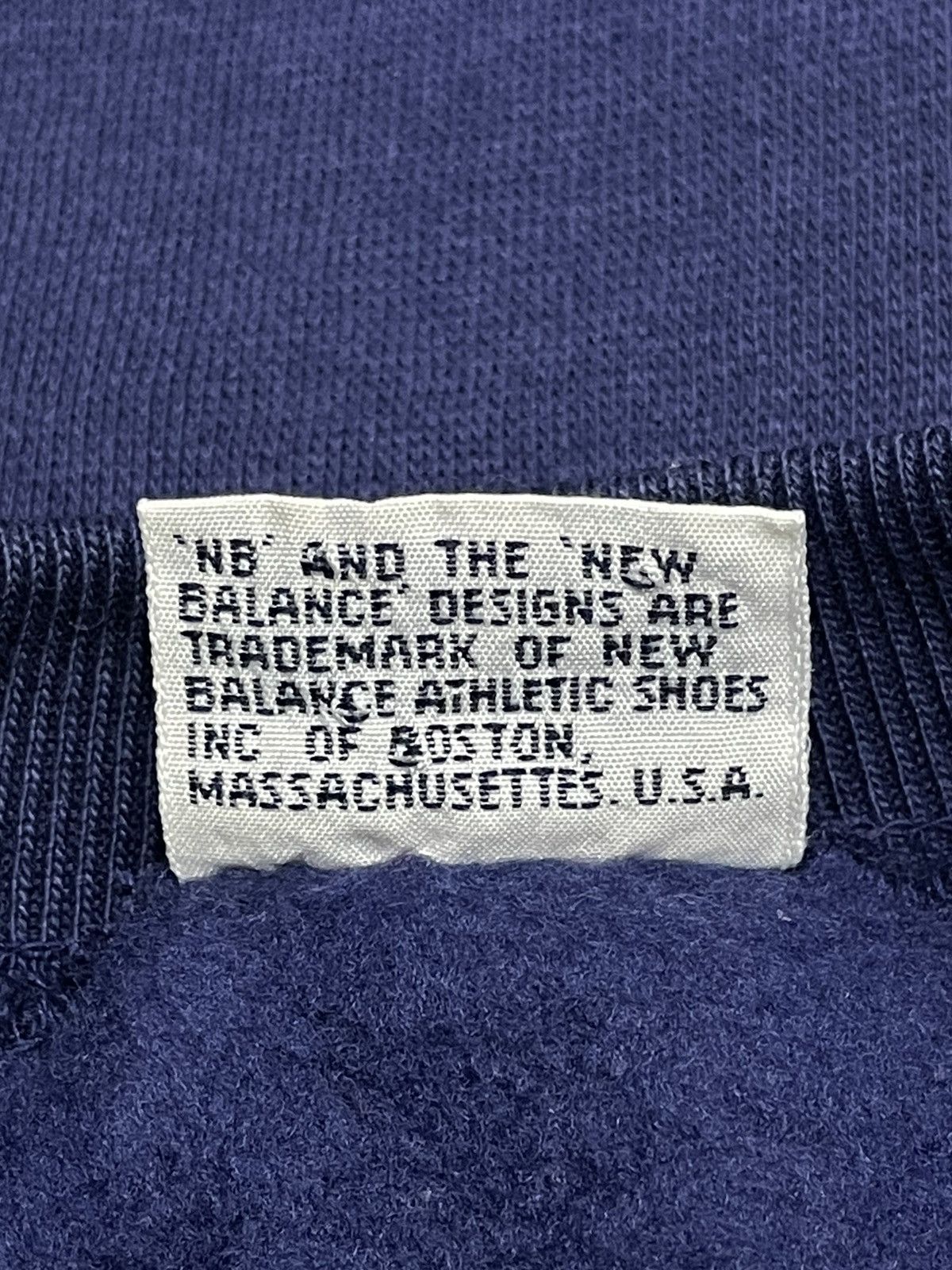 New Balance FYE🔥90’s NEW BALANCE Big Classic Rubber Print Logo Sweater Size US M / EU 48-50 / 2 - 6 Thumbnail