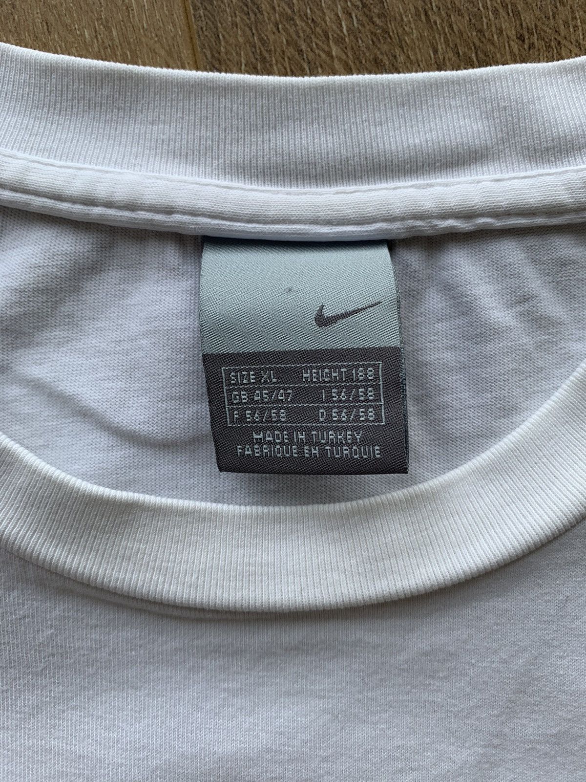 Nike Vintage Nike center Big Swoosh t-shirt Size US XL / EU 56 / 4 - 9 Thumbnail