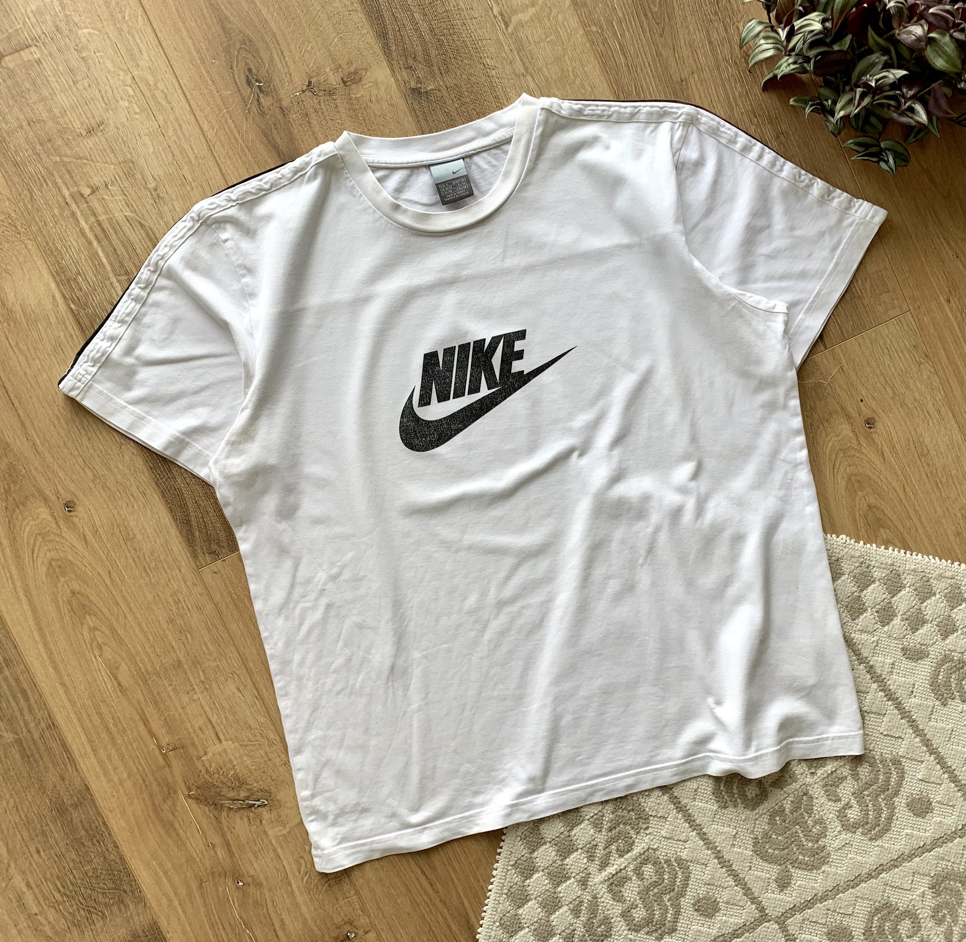 Nike Vintage Nike center Big Swoosh t-shirt Size US XL / EU 56 / 4 - 1 Thumbnail