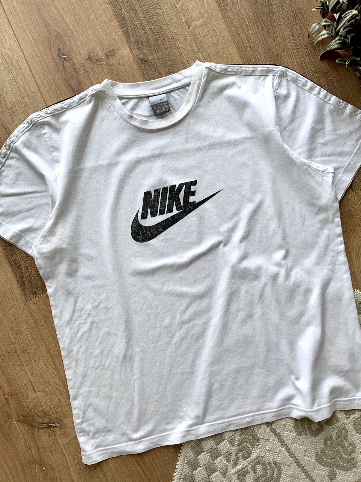 Nike Vintage Nike center Big Swoosh t-shirt Size US XL / EU 56 / 4 - 3 Thumbnail