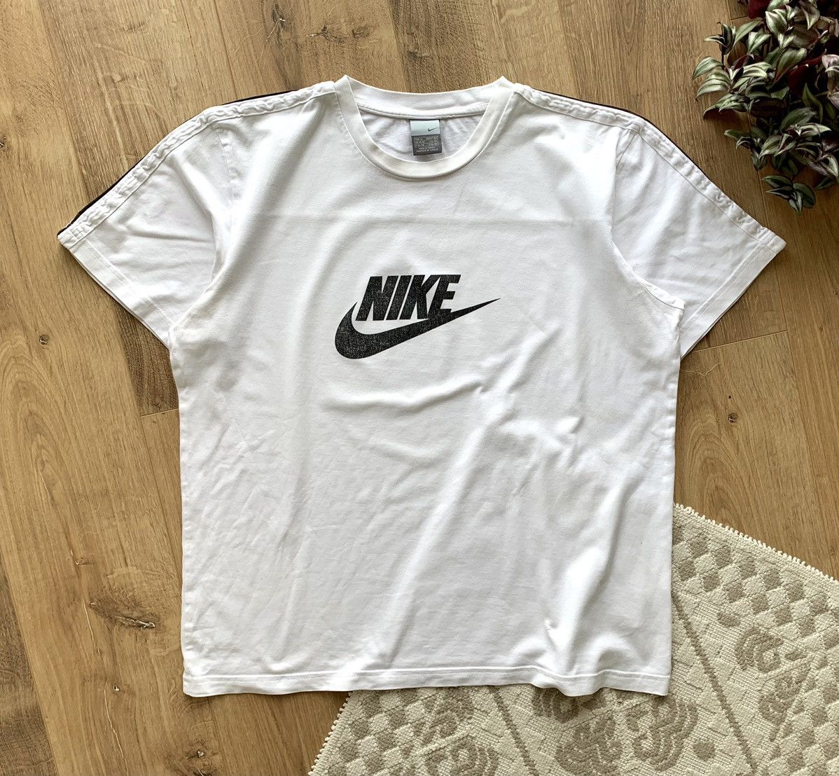 Nike Vintage Nike center Big Swoosh t-shirt Size US XL / EU 56 / 4 - 2 Thumbnail