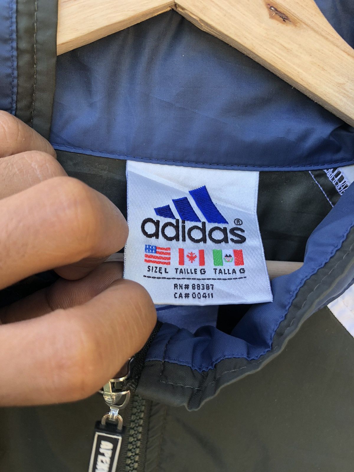 Adidas Vintage Adidas 00s Windbreaker/raincoat Jacket Size US L / EU 52-54 / 3 - 3 Thumbnail
