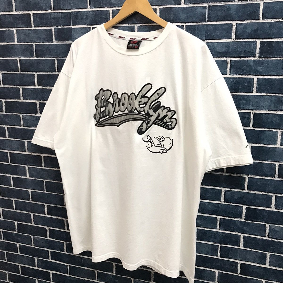 Rap Tees × Vintage Vintage School of hard knocks embossed logo tee Size US XL / EU 56 / 4 - 3 Thumbnail